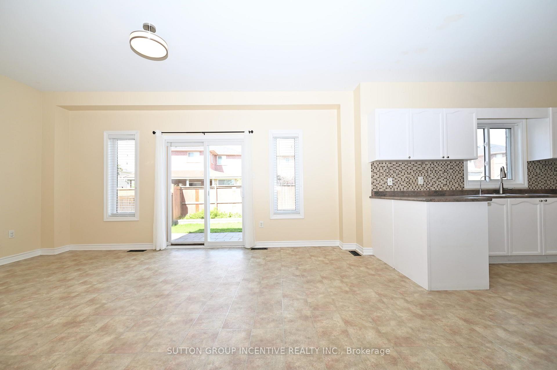 Photo 8 of 149 Raymond Crescent, Barrie, Painswick South — HOMEH