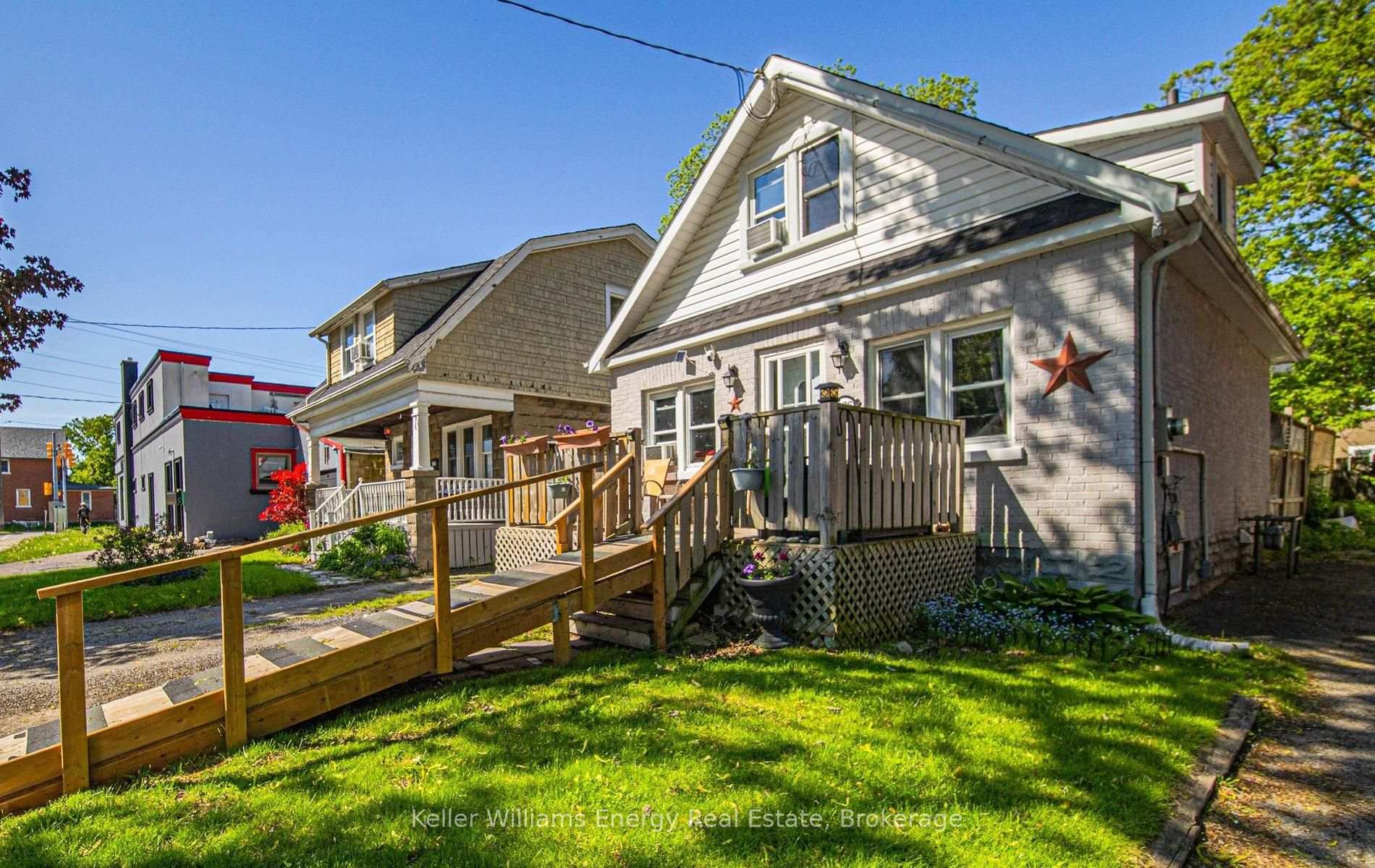 Photo 3 of 266 Division Street, Oshawa, O'Neill — HOMEH