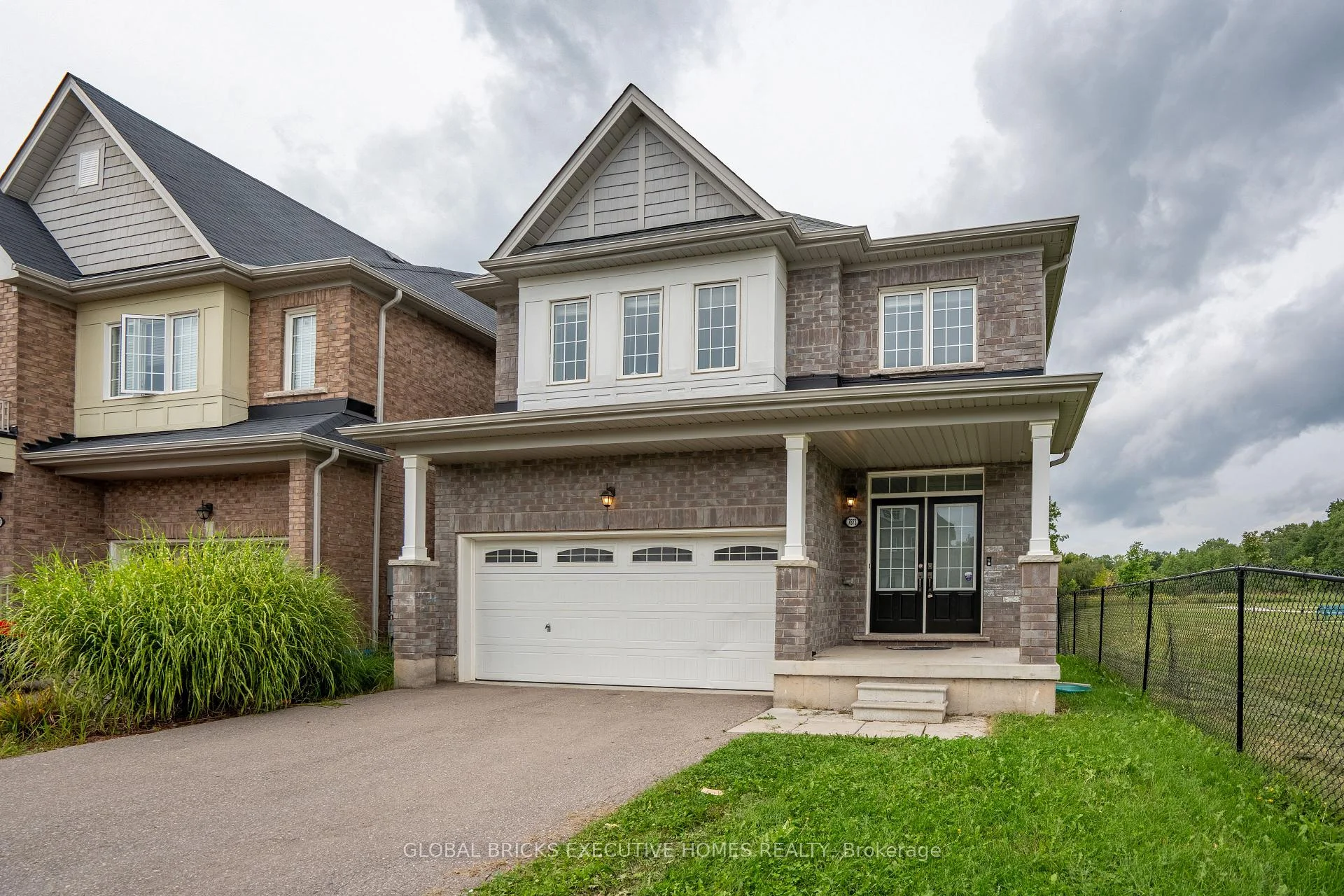Photo 4 of 7873 Hackberry Trail, Niagara Falls, Brown — HOMEH