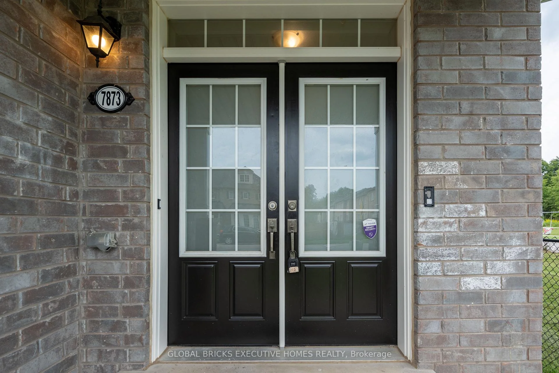Photo 10 of 7873 Hackberry Trail, Niagara Falls, Brown — HOMEH