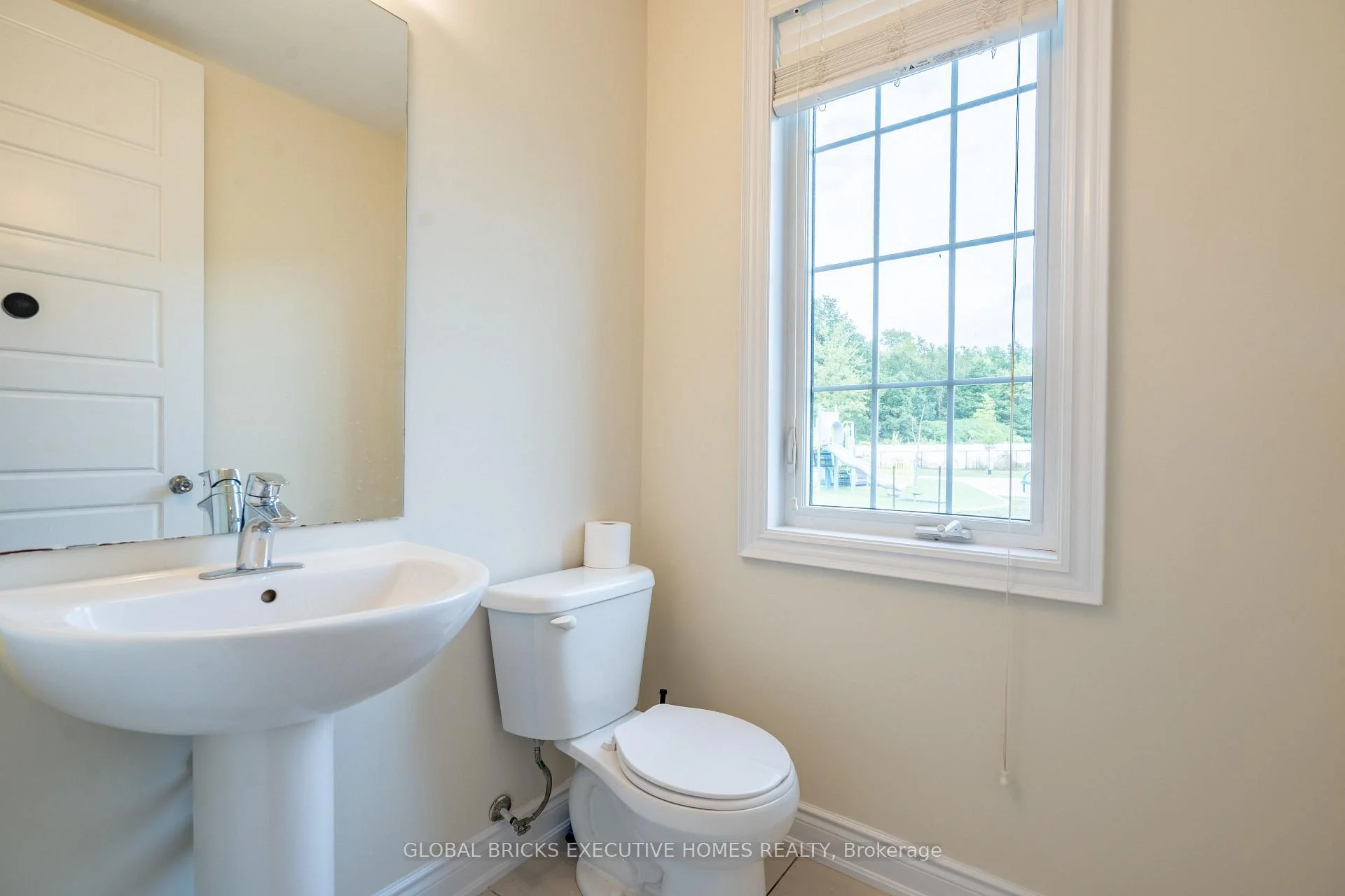 Photo 12 of 7873 Hackberry Trail, Niagara Falls, Brown — HOMEH
