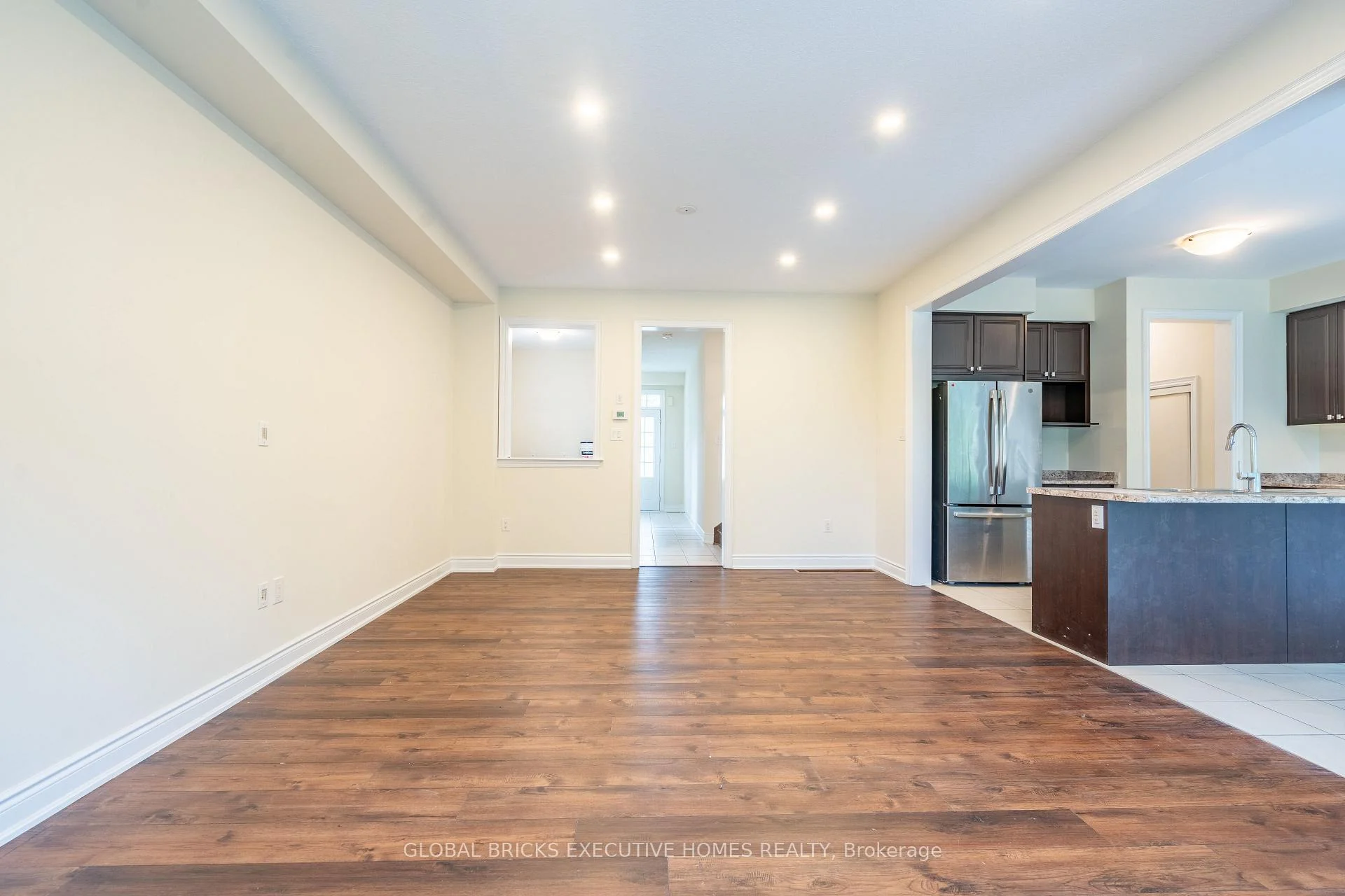 Photo 13 of 7873 Hackberry Trail, Niagara Falls, Brown — HOMEH