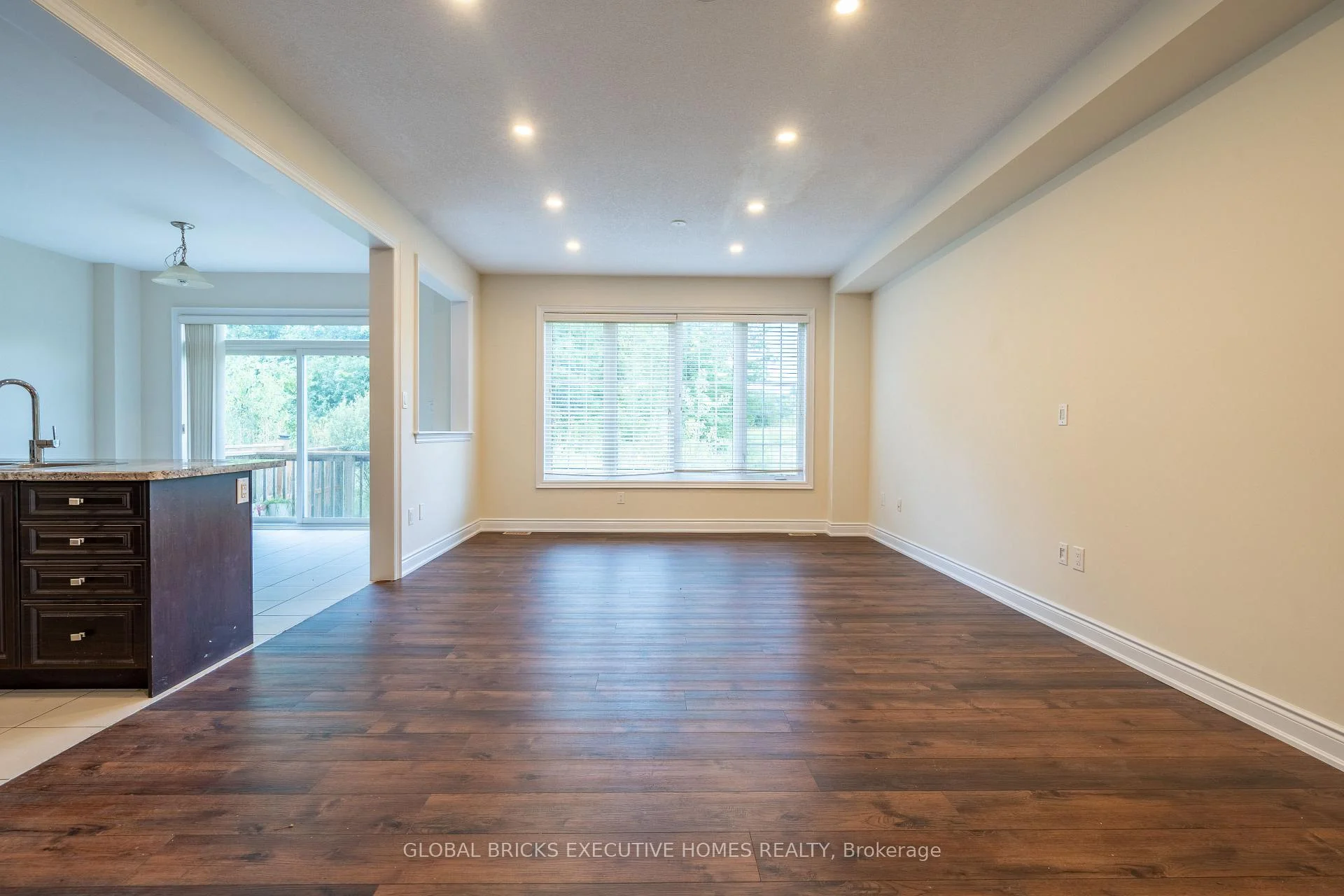 Photo 15 of 7873 Hackberry Trail, Niagara Falls, Brown — HOMEH