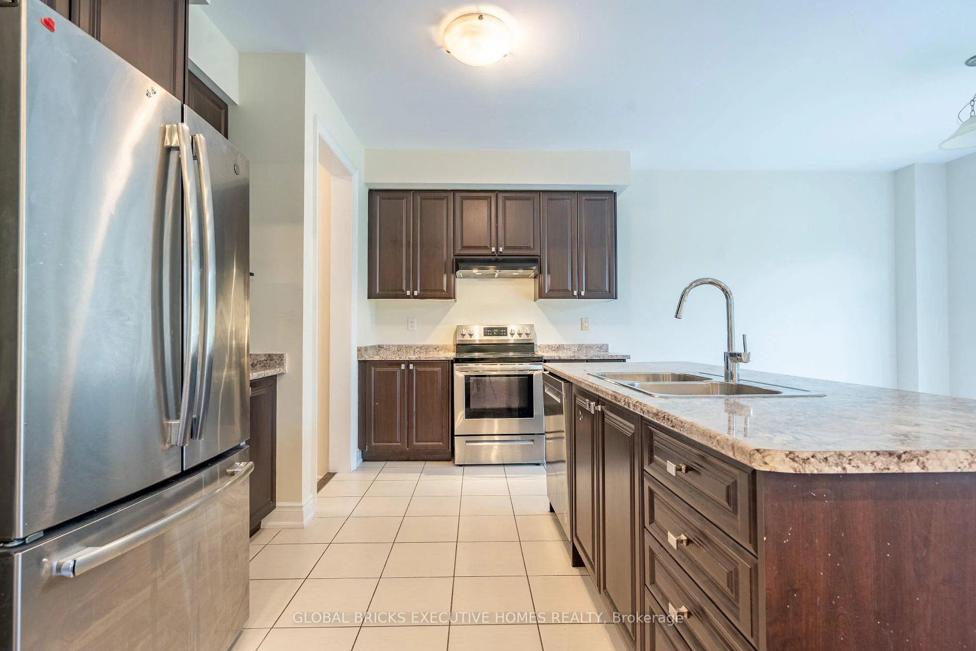 Photo 20 of 7873 Hackberry Trail, Niagara Falls, Brown — HOMEH