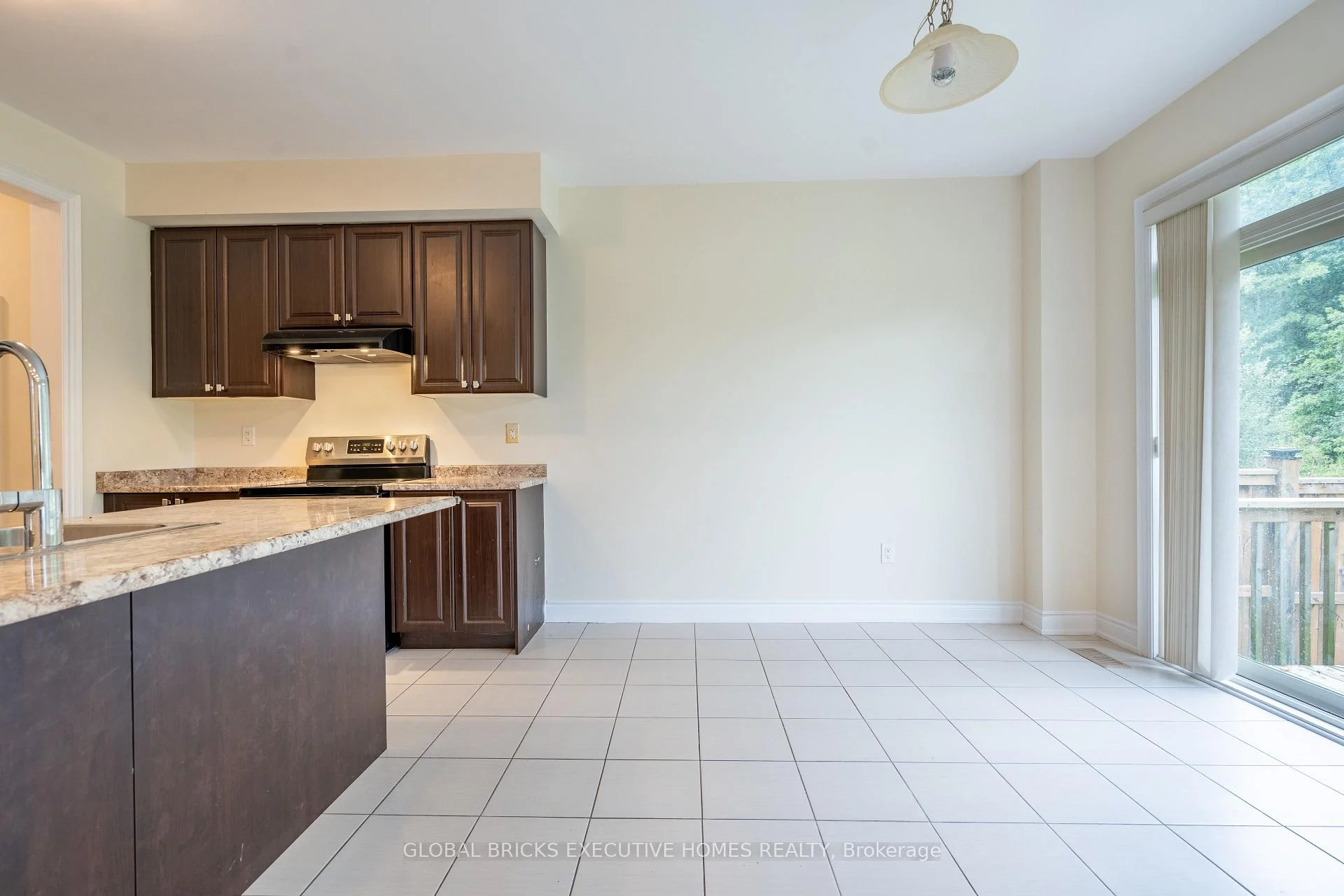 Photo 21 of 7873 Hackberry Trail, Niagara Falls, Brown — HOMEH