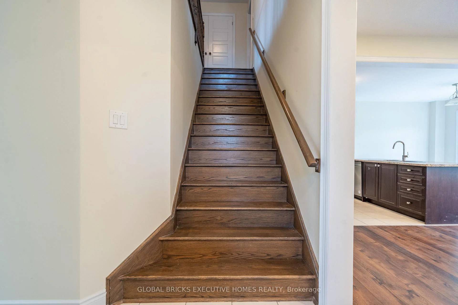 Photo 23 of 7873 Hackberry Trail, Niagara Falls, Brown — HOMEH