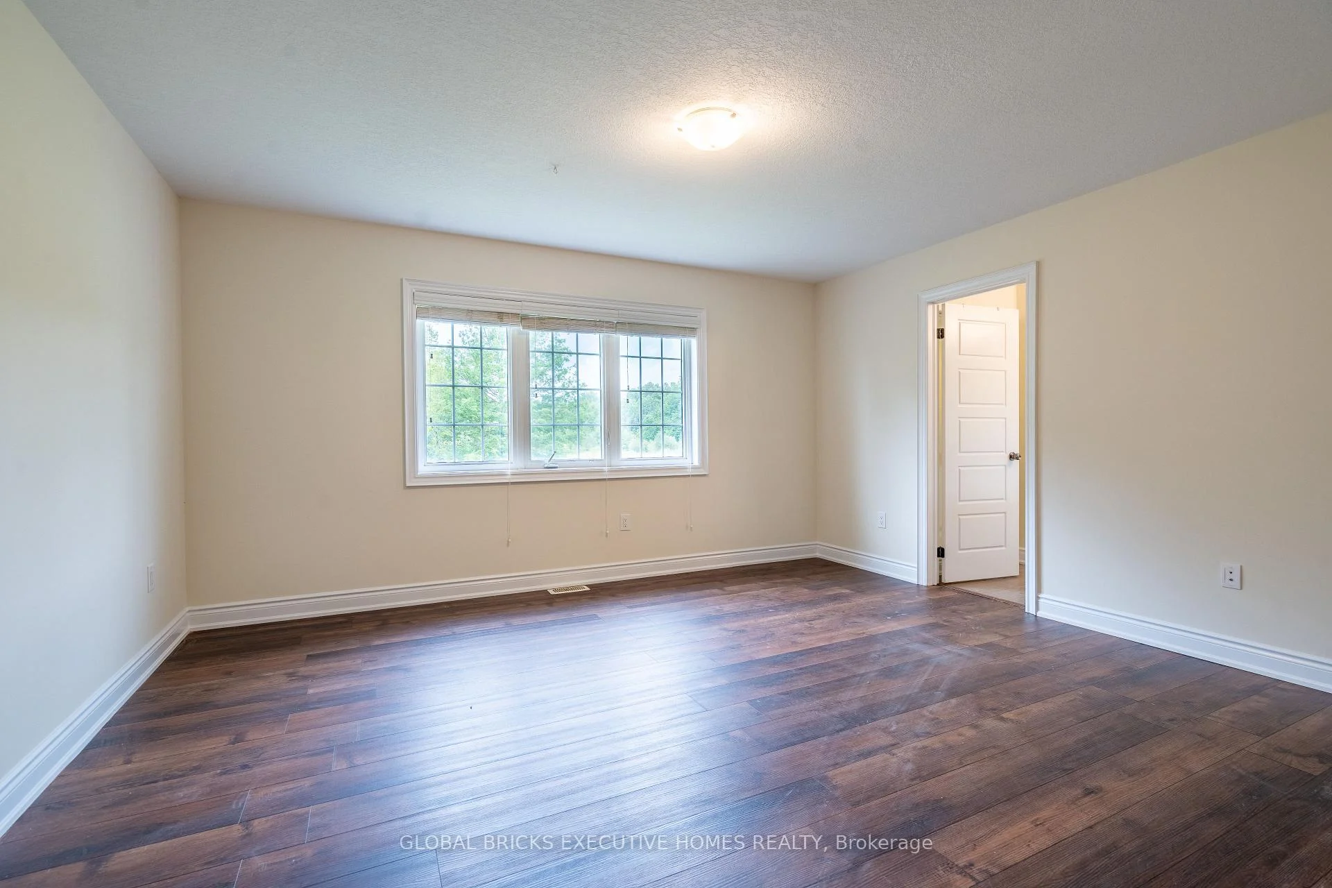 Photo 25 of 7873 Hackberry Trail, Niagara Falls, Brown — HOMEH