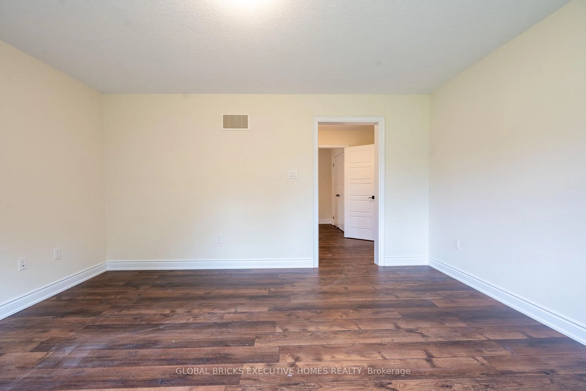 Photo 27 of 7873 Hackberry Trail, Niagara Falls, Brown — HOMEH