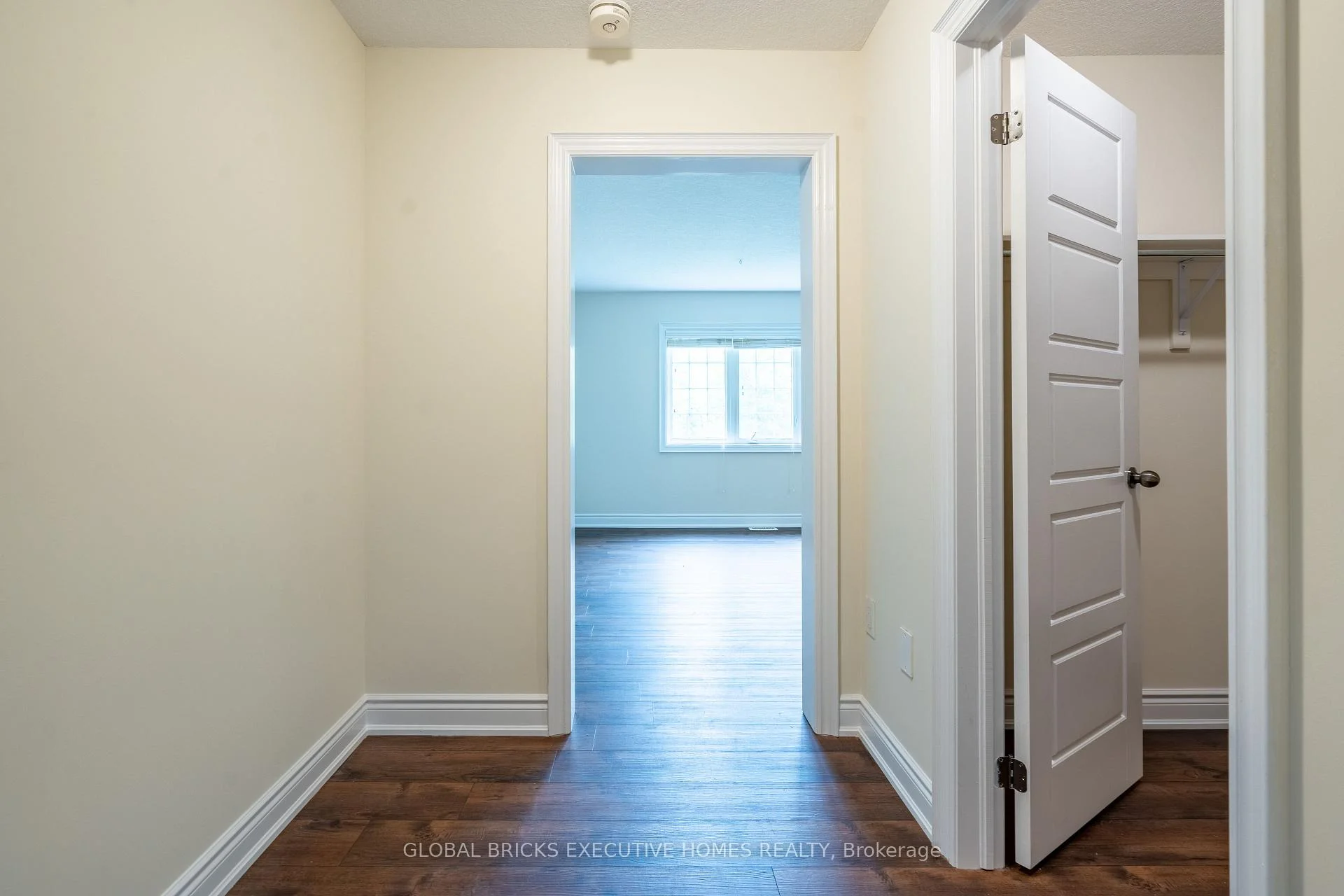 Photo 30 of 7873 Hackberry Trail, Niagara Falls, Brown — HOMEH