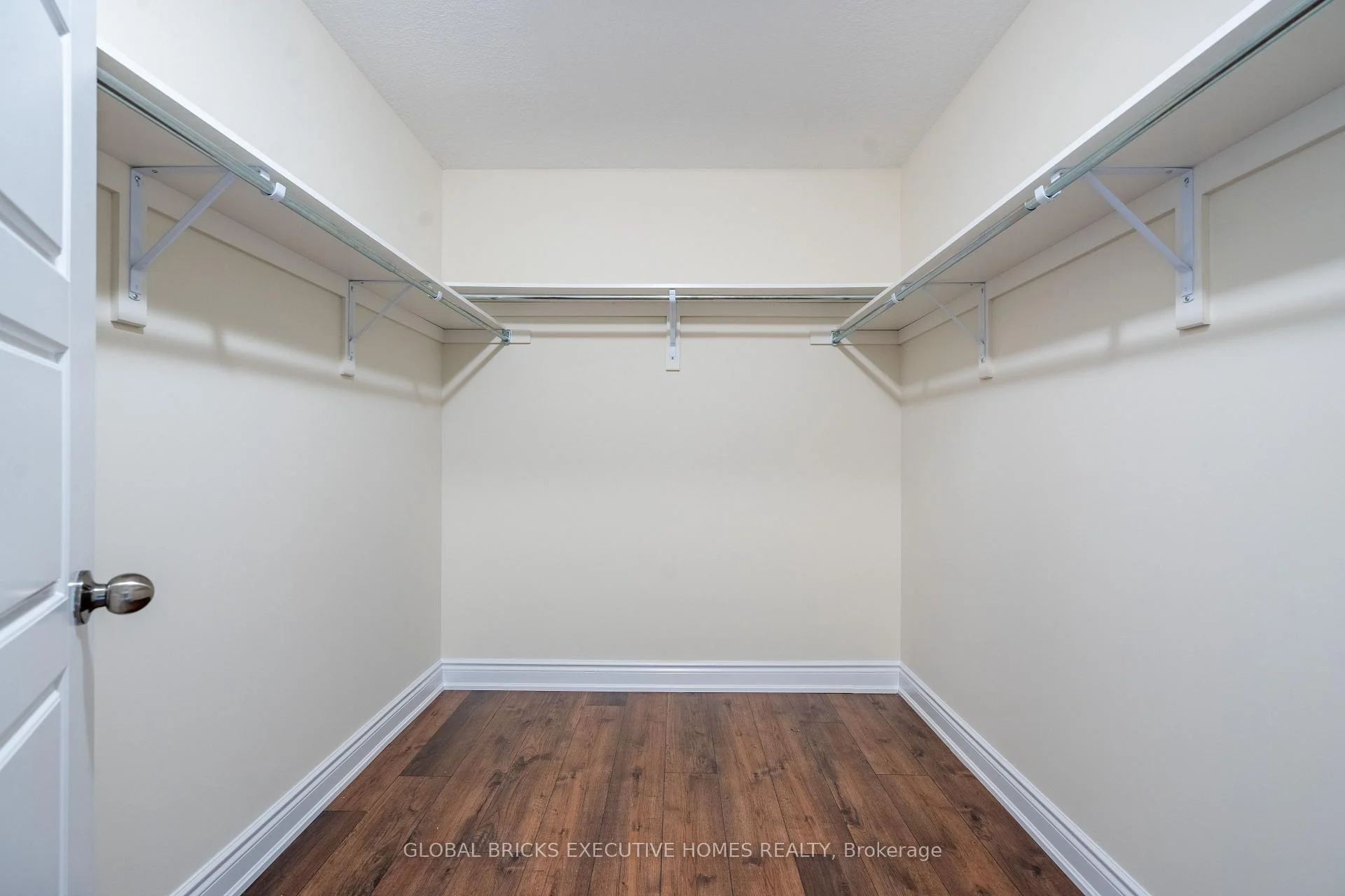 Photo 31 of 7873 Hackberry Trail, Niagara Falls, Brown — HOMEH