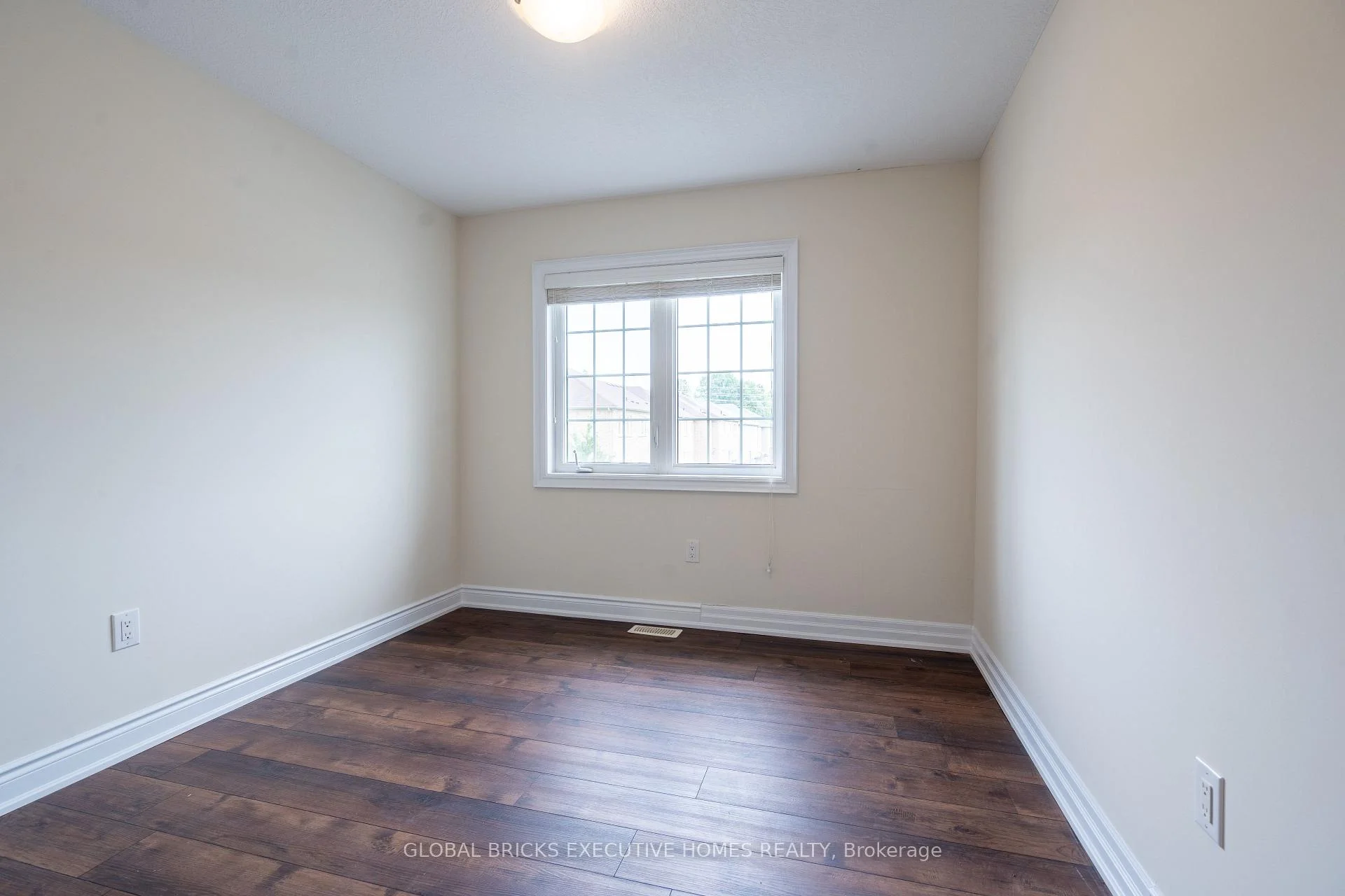 Photo 32 of 7873 Hackberry Trail, Niagara Falls, Brown — HOMEH