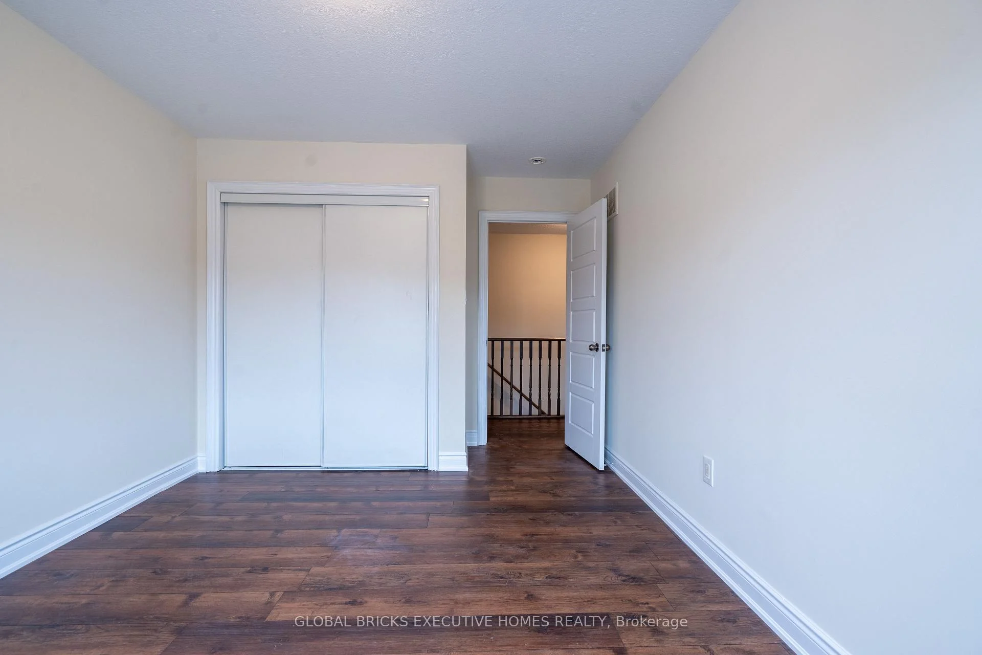 Photo 33 of 7873 Hackberry Trail, Niagara Falls, Brown — HOMEH