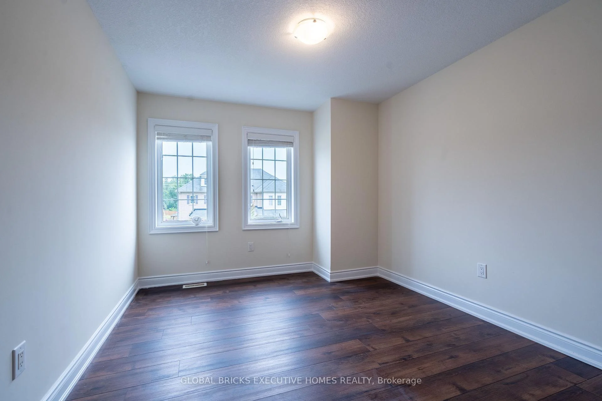 Photo 35 of 7873 Hackberry Trail, Niagara Falls, Brown — HOMEH
