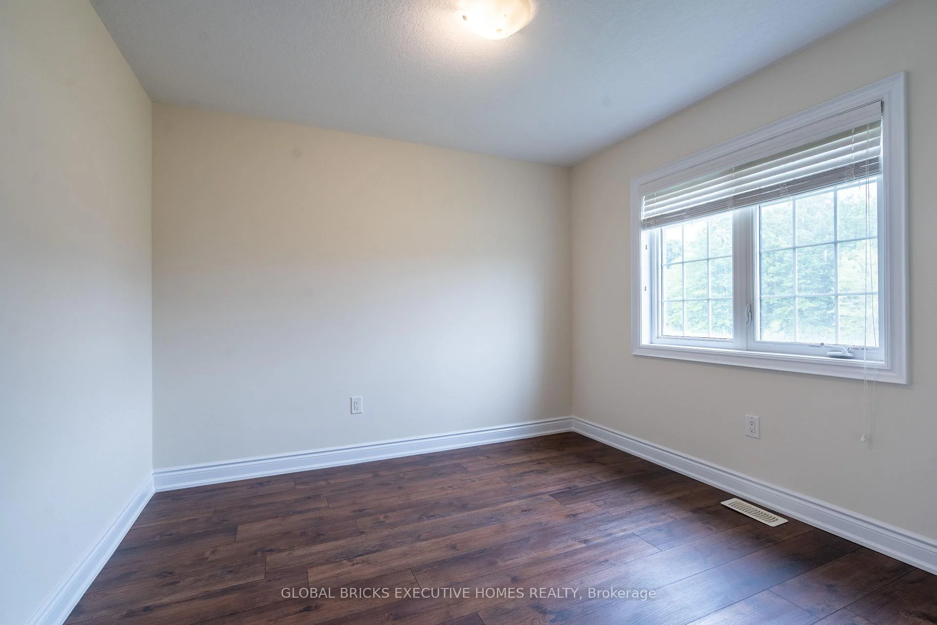 Photo 36 of 7873 Hackberry Trail, Niagara Falls, Brown — HOMEH