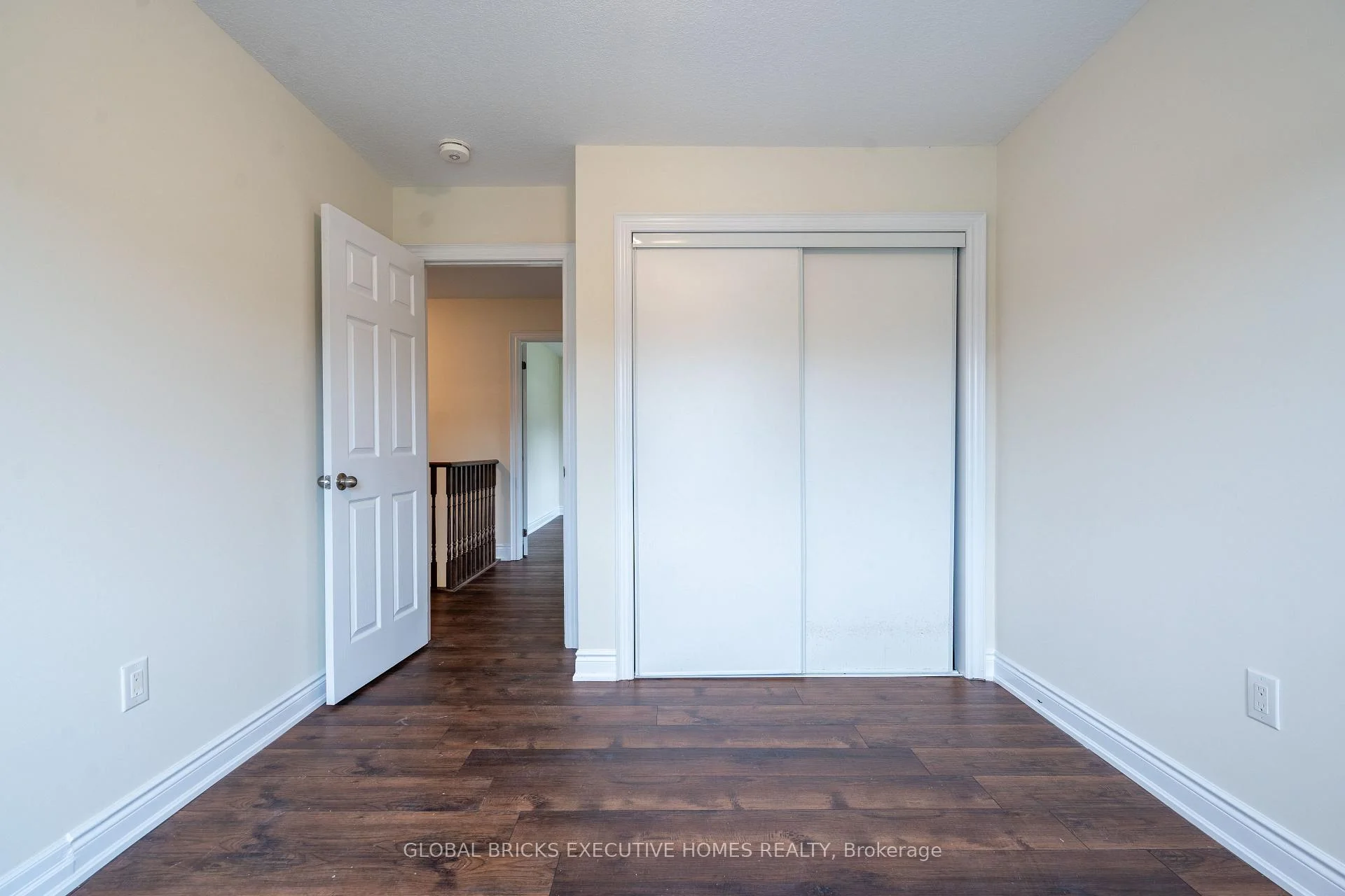 Photo 37 of 7873 Hackberry Trail, Niagara Falls, Brown — HOMEH