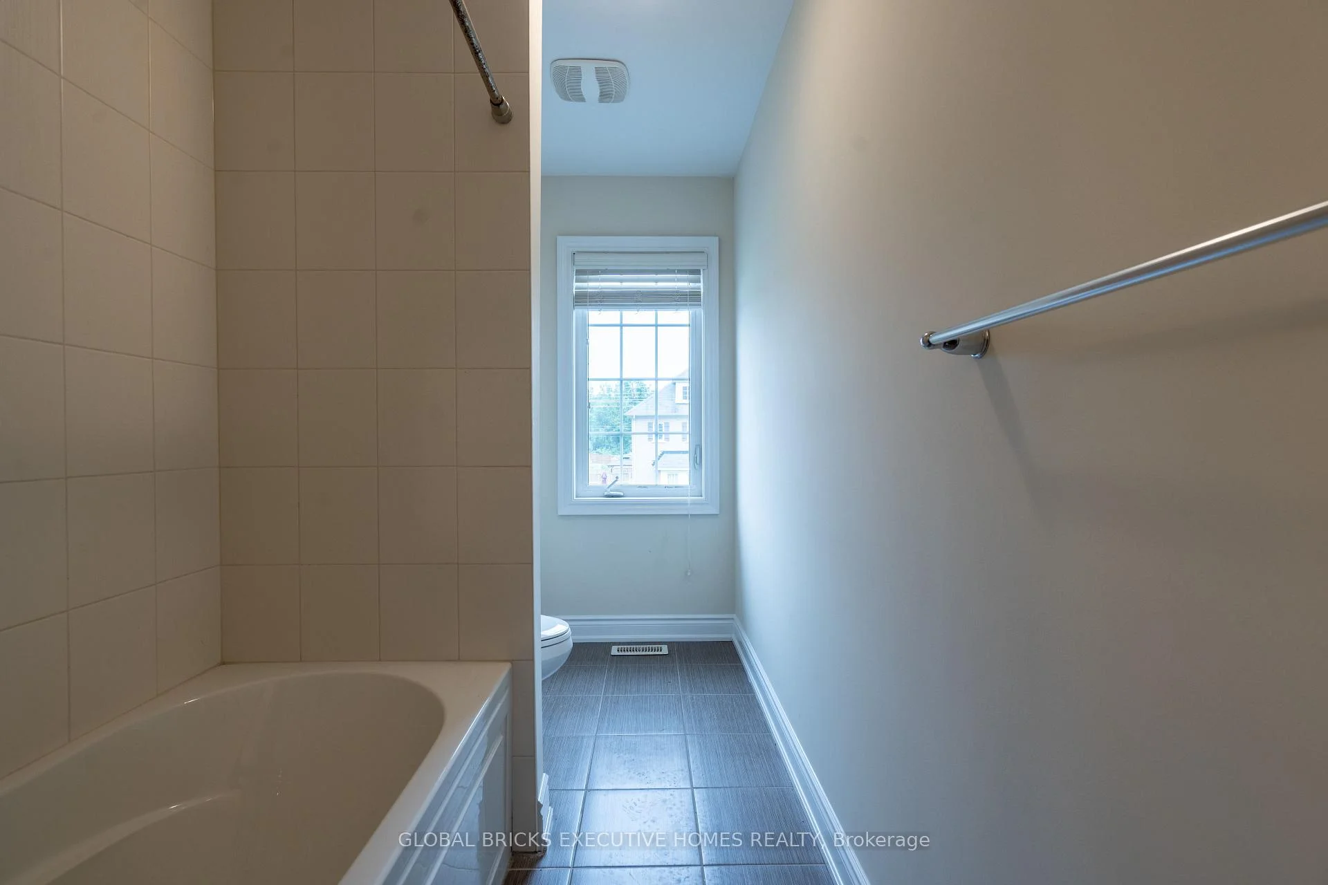 Photo 39 of 7873 Hackberry Trail, Niagara Falls, Brown — HOMEH