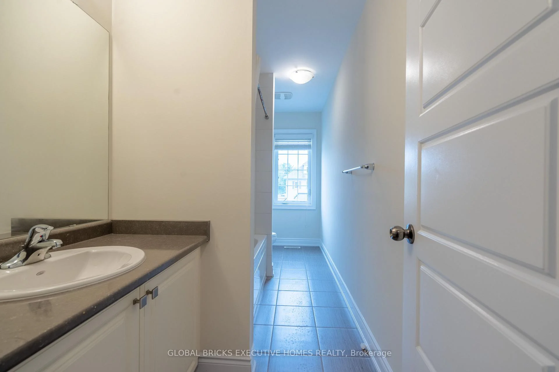 Photo 40 of 7873 Hackberry Trail, Niagara Falls, Brown — HOMEH