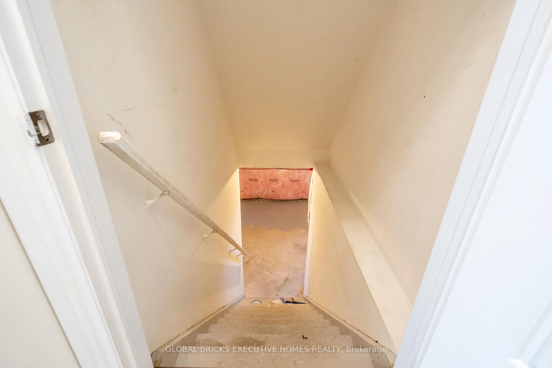 Photo 42 of 7873 Hackberry Trail, Niagara Falls, Brown — HOMEH