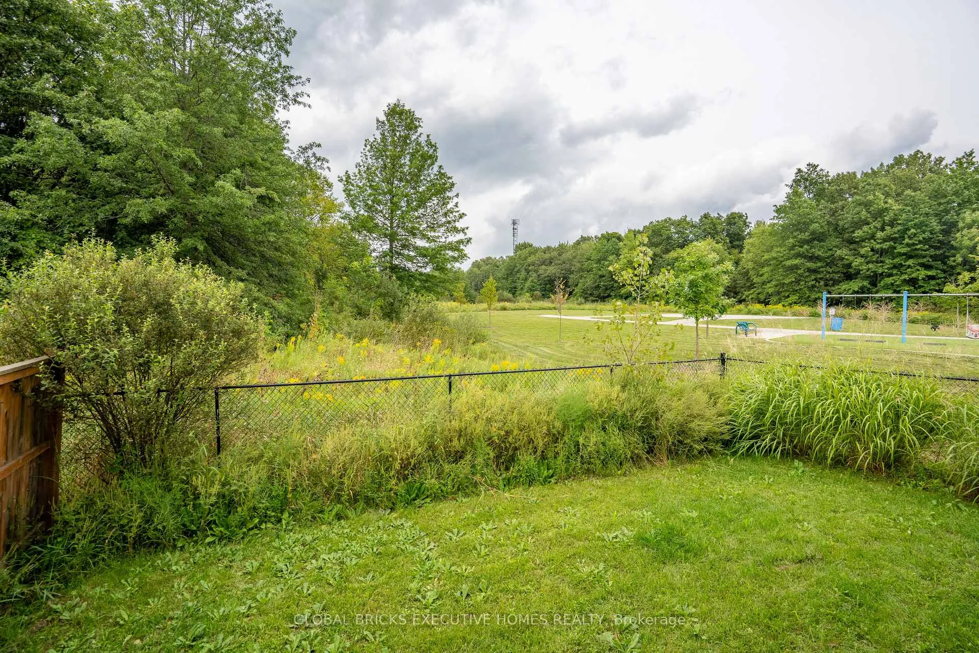 Photo 49 of 7873 Hackberry Trail, Niagara Falls, Brown — HOMEH