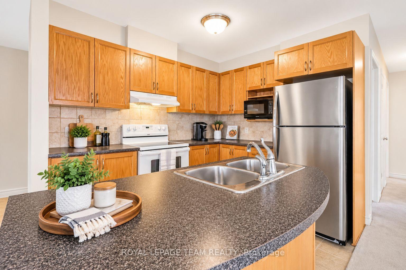Photo 5 of Unit 6, 200 Paseo Private, Ottawa, Centrepointe — HOMEH