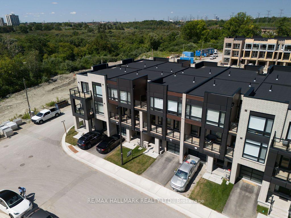 Photo 2 of 12 Dandara Gate, Vaughan, Steeles West Industrial — HOMEH