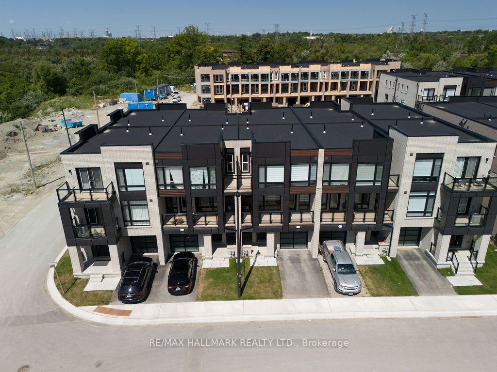 Photo 3 of 12 Dandara Gate, Vaughan, Steeles West Industrial — HOMEH