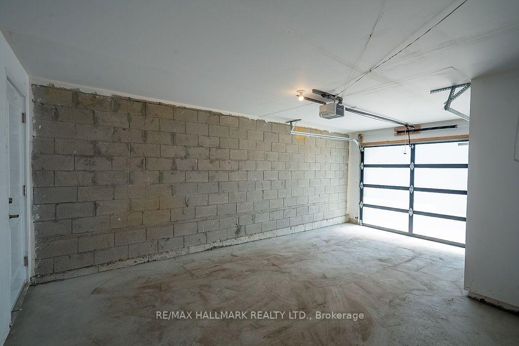 Photo 11 of 12 Dandara Gate, Vaughan, Steeles West Industrial — HOMEH