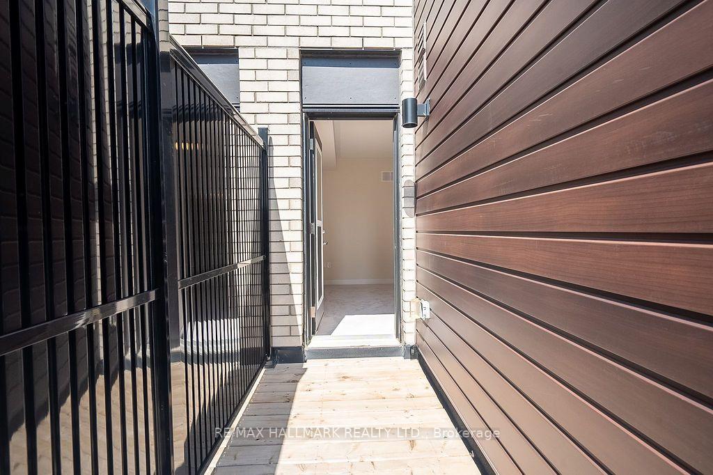 Photo 38 of 12 Dandara Gate, Vaughan, Steeles West Industrial — HOMEH