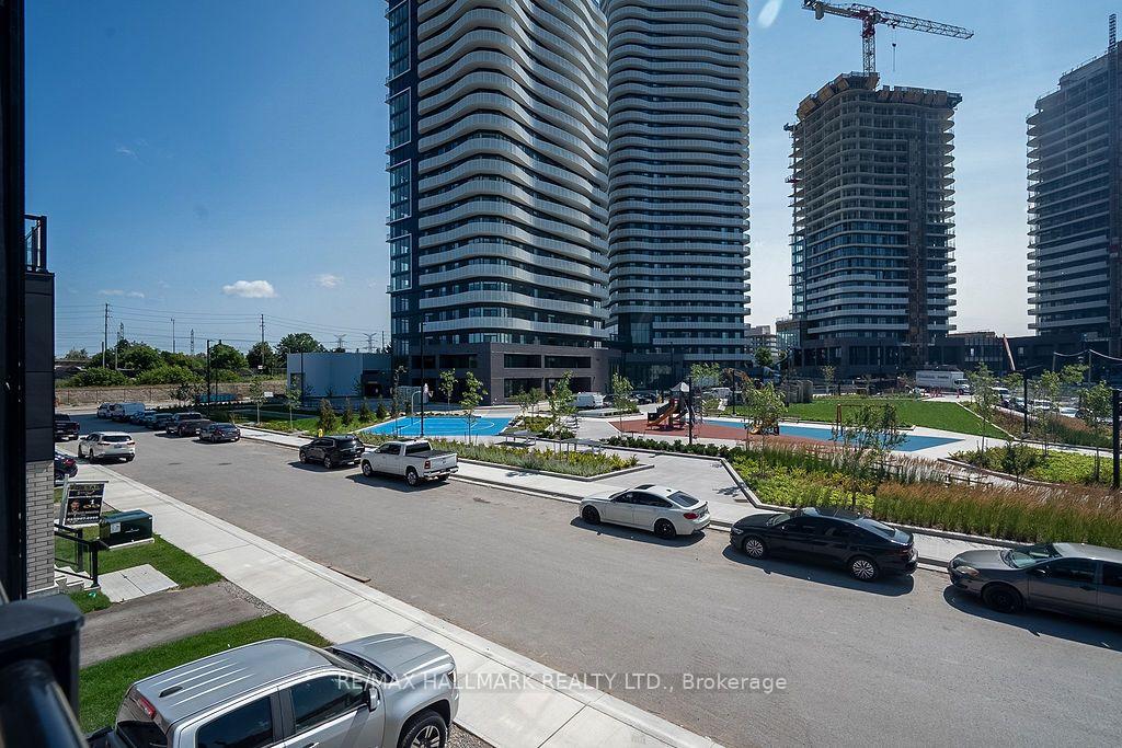 Photo 42 of 12 Dandara Gate, Vaughan, Steeles West Industrial — HOMEH