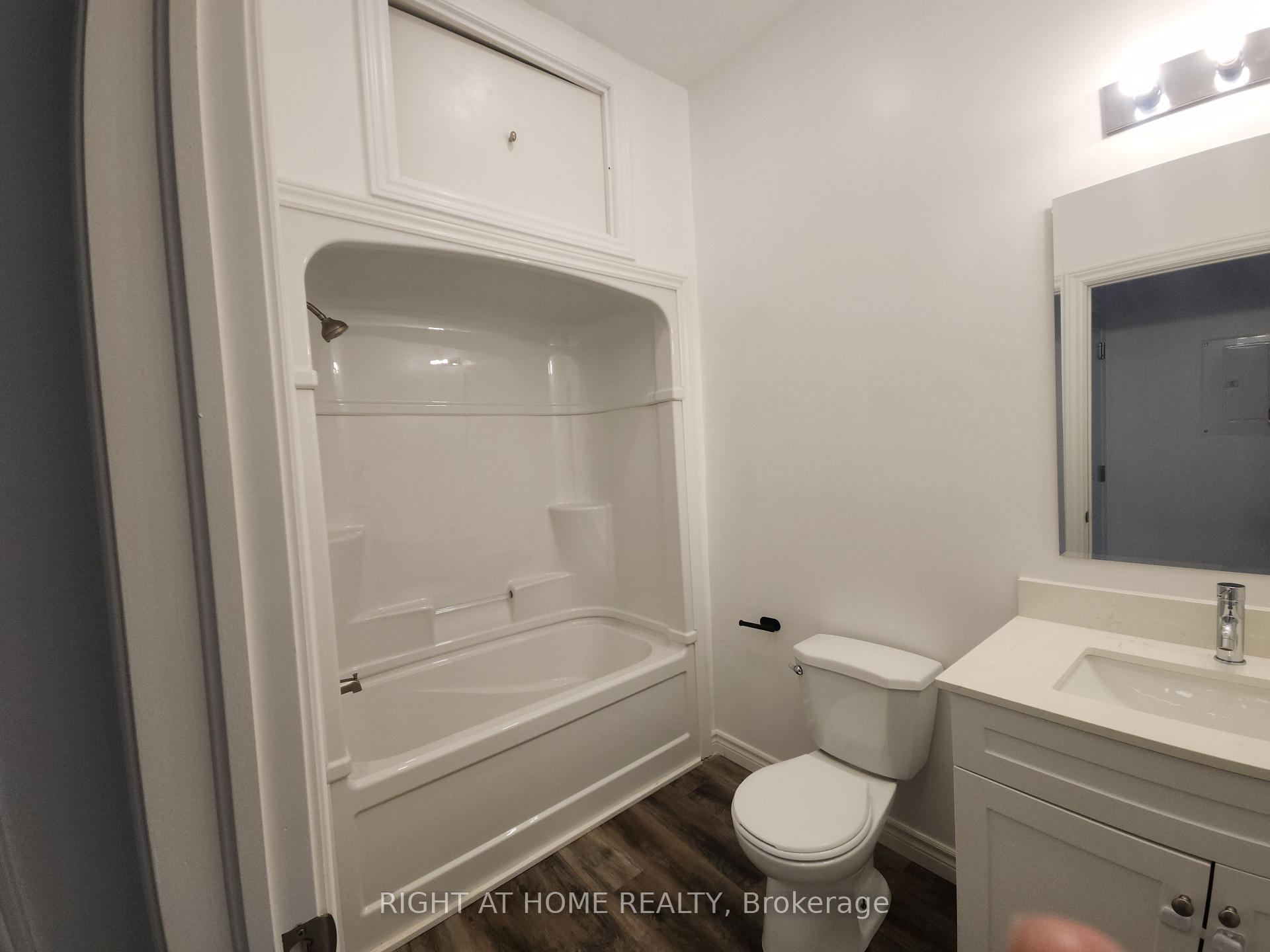 Photo 8 of Unit 202, 9 Queen Street W, Springwater, Elmvale — HOMEH