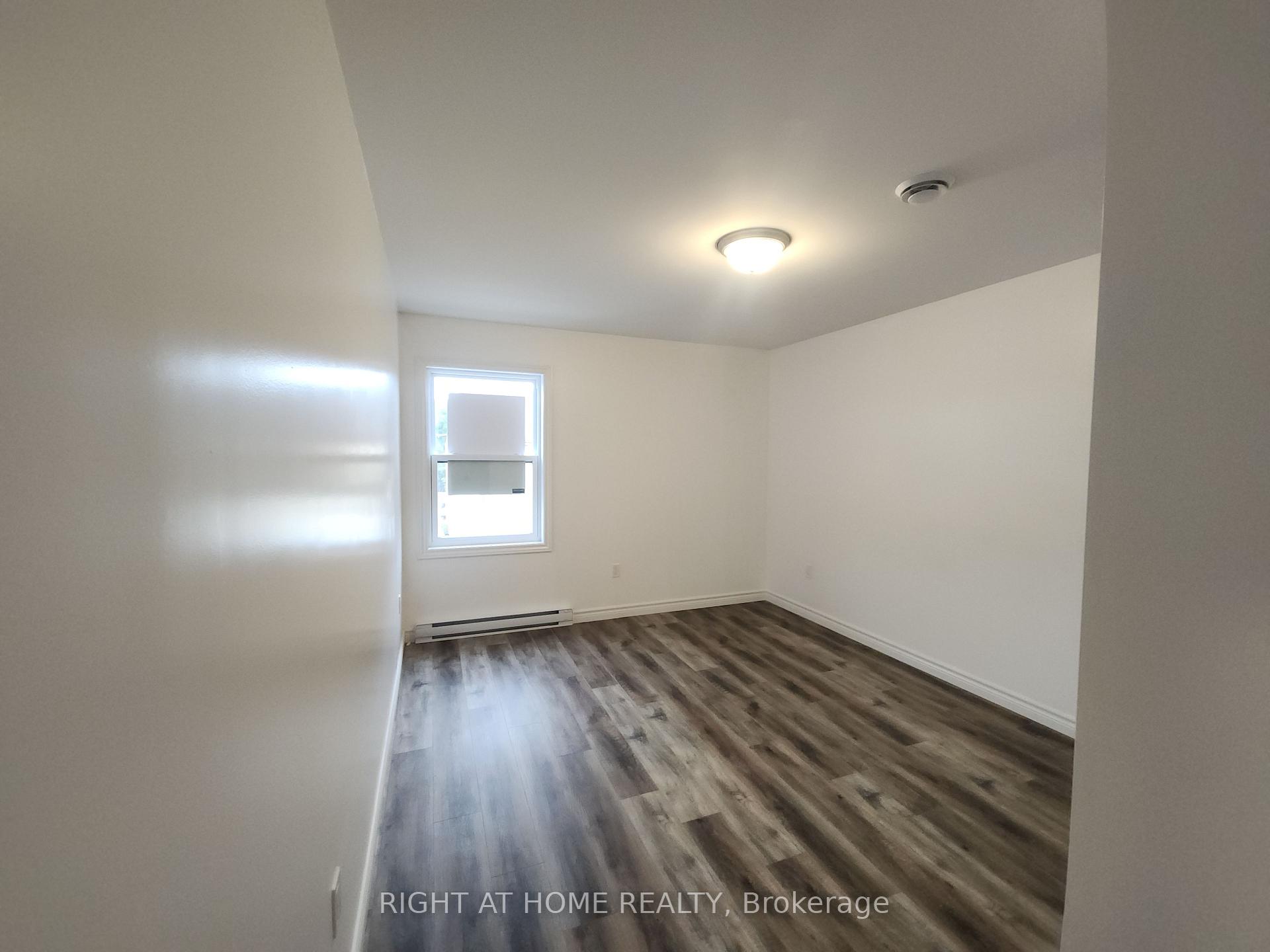 Photo 17 of Unit 202, 9 Queen Street W, Springwater, Elmvale — HOMEH