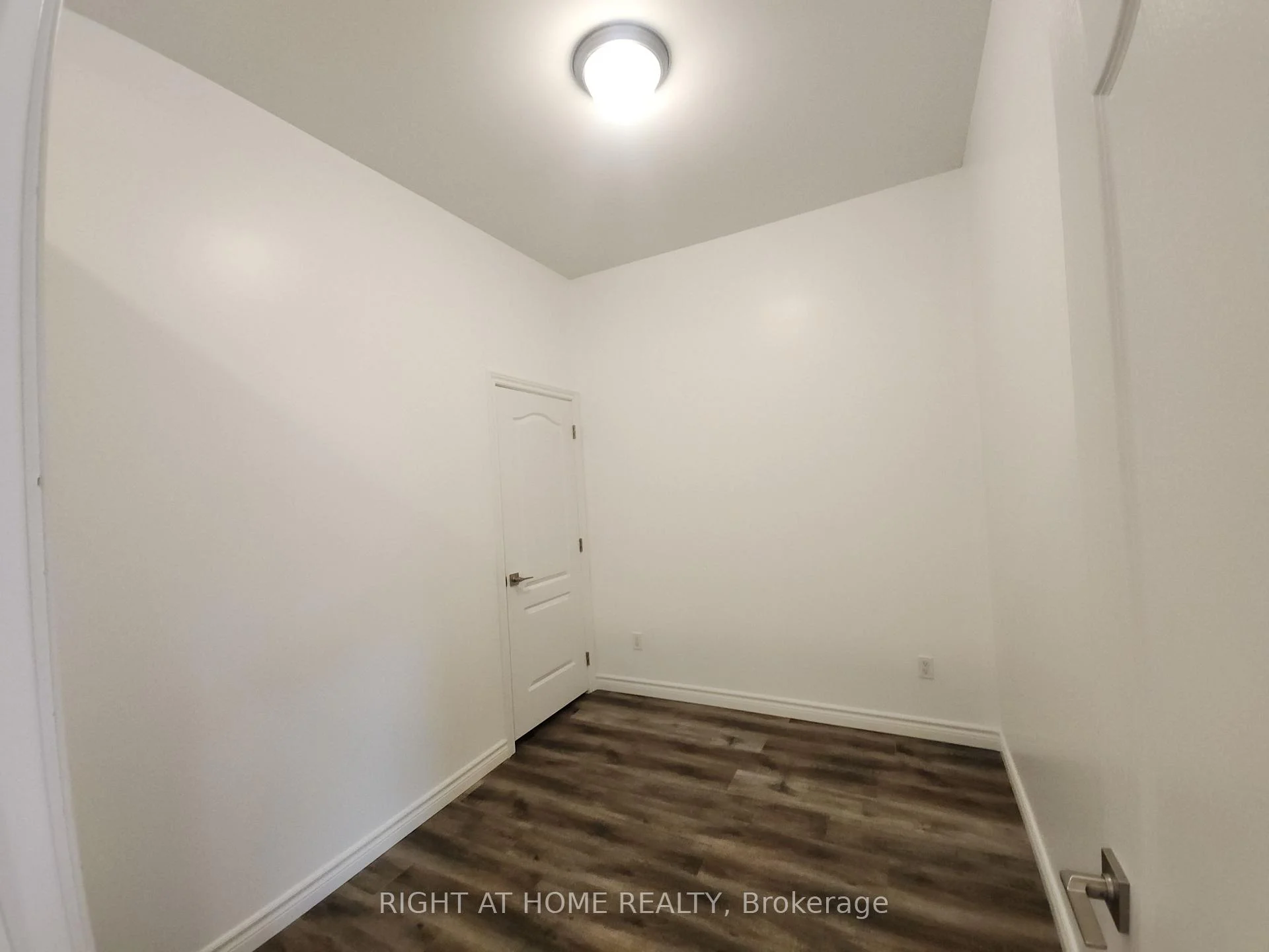 Photo 9 of Unit 202, 9 Queen Street W, Springwater, Elmvale — HOMEH