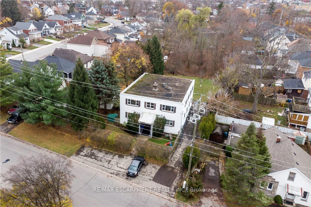 Photo 2 of 13 McMaster Avenue, Welland, Welland Downtown — HOMEH