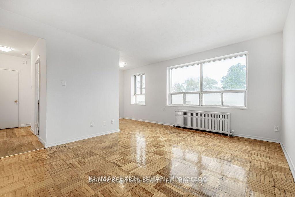 Photo 3 of Unit 306, 156 Kingston Road, Toronto, Woodbine Corridor — HOMEH