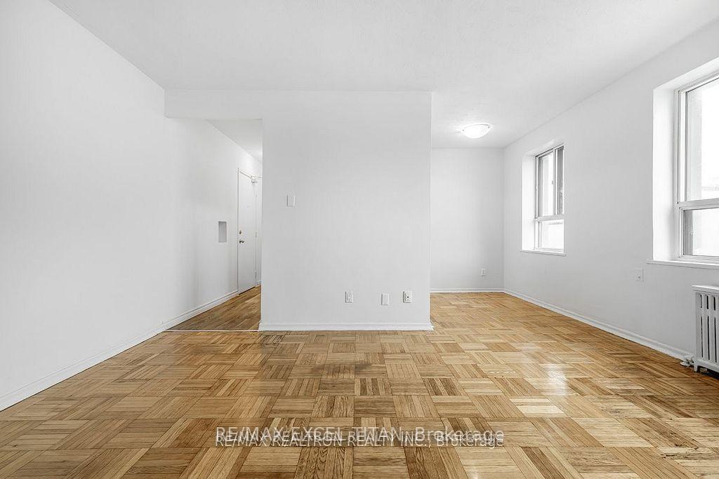 Photo 9 of Unit 306, 156 Kingston Road, Toronto, Woodbine Corridor — HOMEH