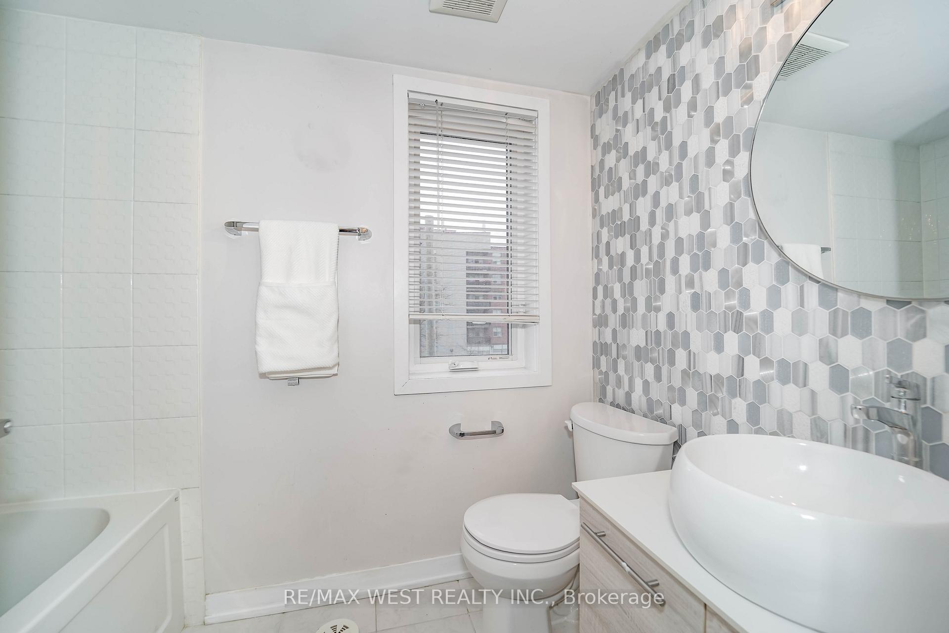 Photo 6 of Unit 211, 1460 Whites Road N, Pickering, Woodlands — HOMEH