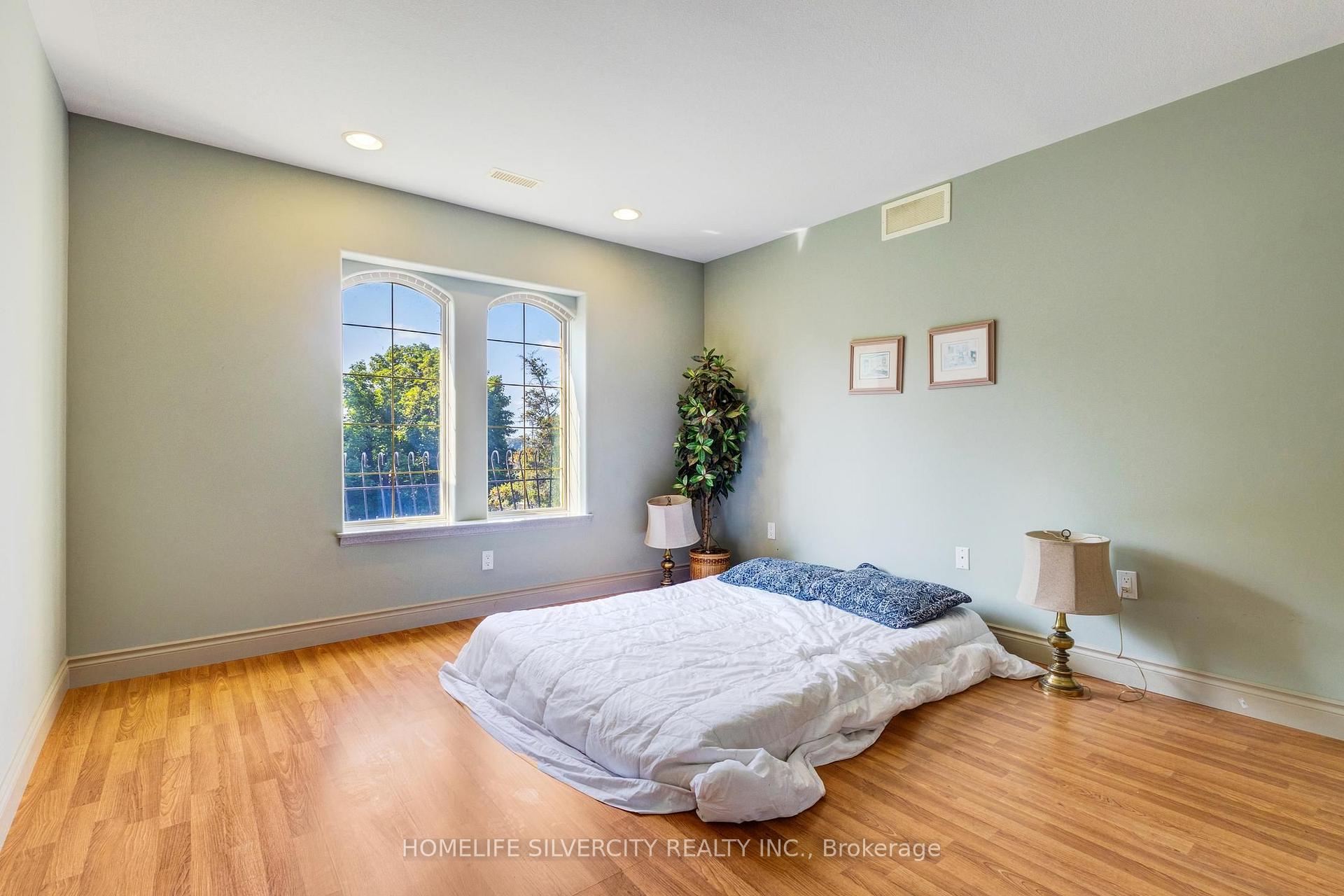 Photo 12 of 21000 Admiral Drive, Lakeshore — HOMEH