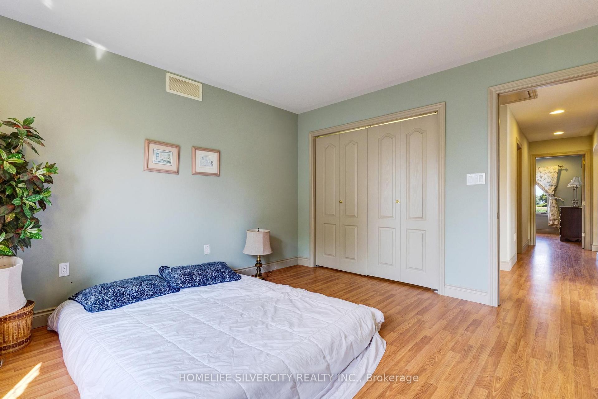 Photo 13 of 21000 Admiral Drive, Lakeshore — HOMEH