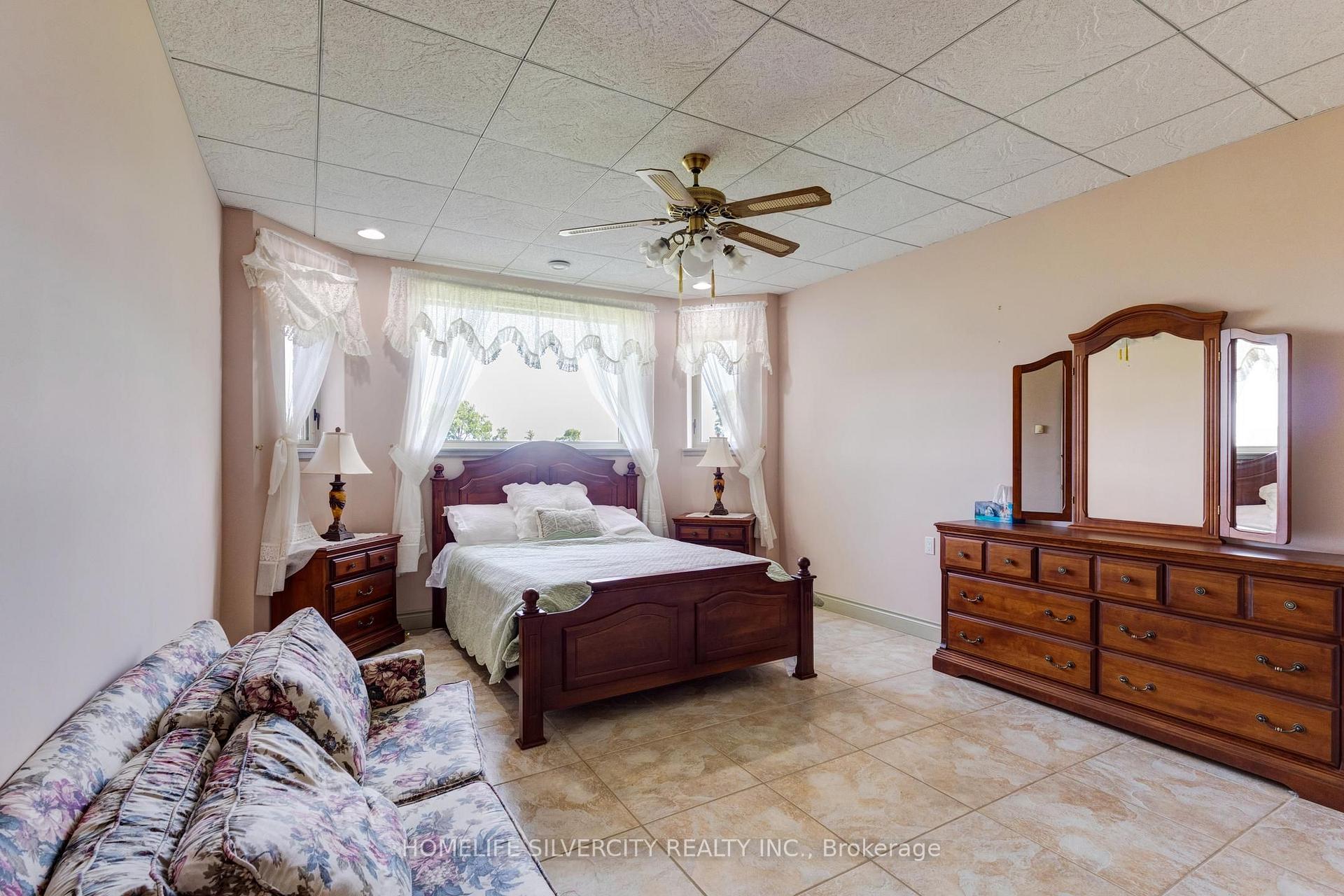 Photo 23 of 21000 Admiral Drive, Lakeshore — HOMEH