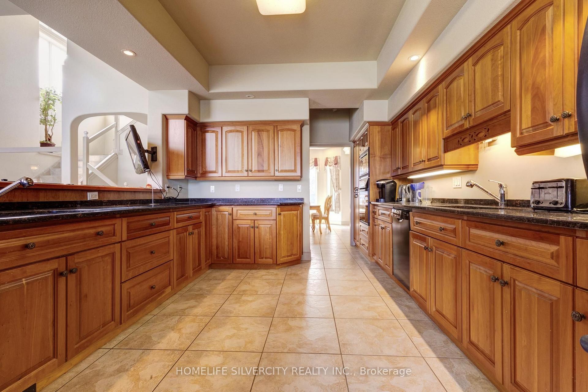 Photo 37 of 21000 Admiral Drive, Lakeshore — HOMEH