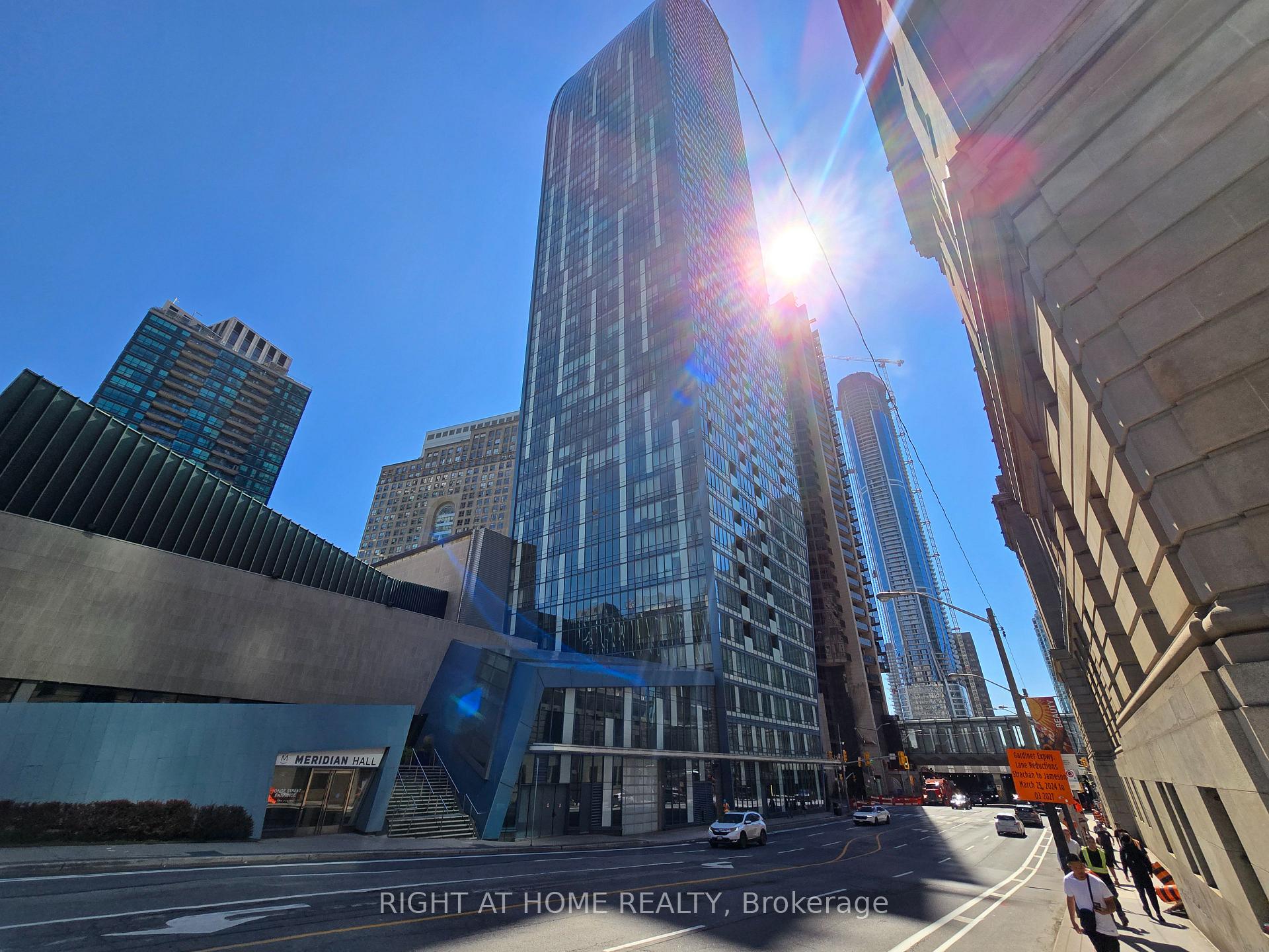 Photo 2 of Unit 705, 8 The Esplanade, Toronto, Waterfront Communities — HOMEH