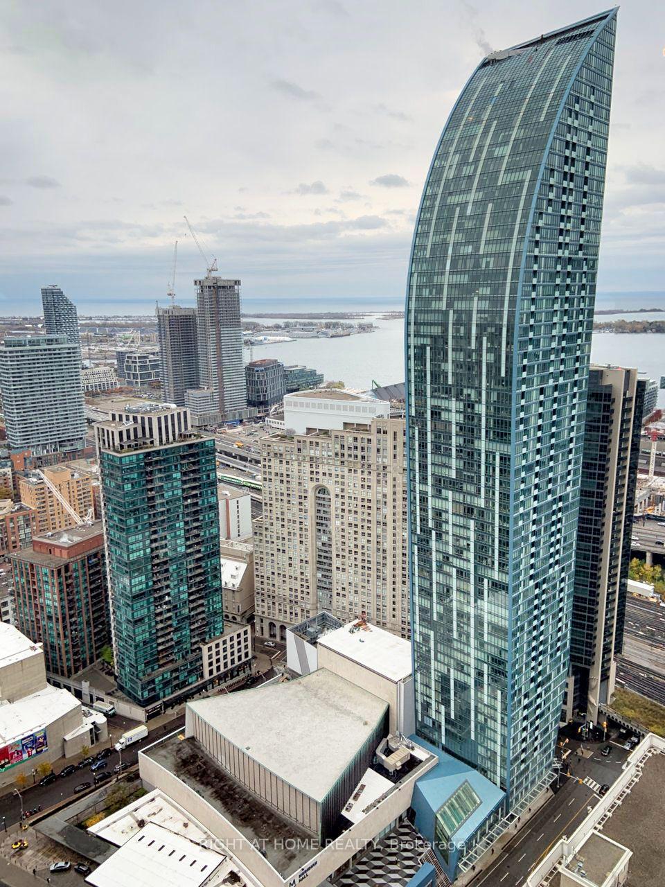 Photo 3 of Unit 705, 8 The Esplanade, Toronto, Waterfront Communities — HOMEH