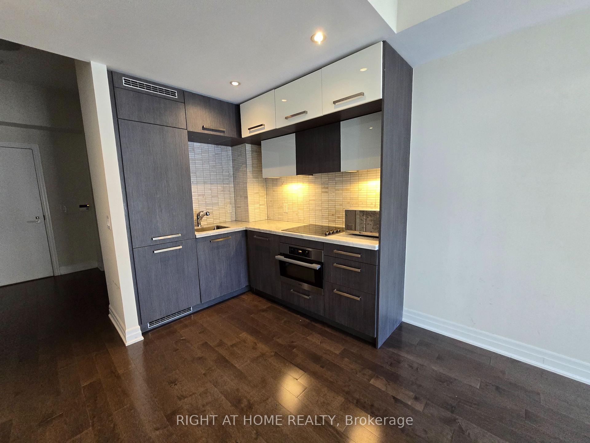 Photo 6 of Unit 705, 8 The Esplanade, Toronto, Waterfront Communities — HOMEH