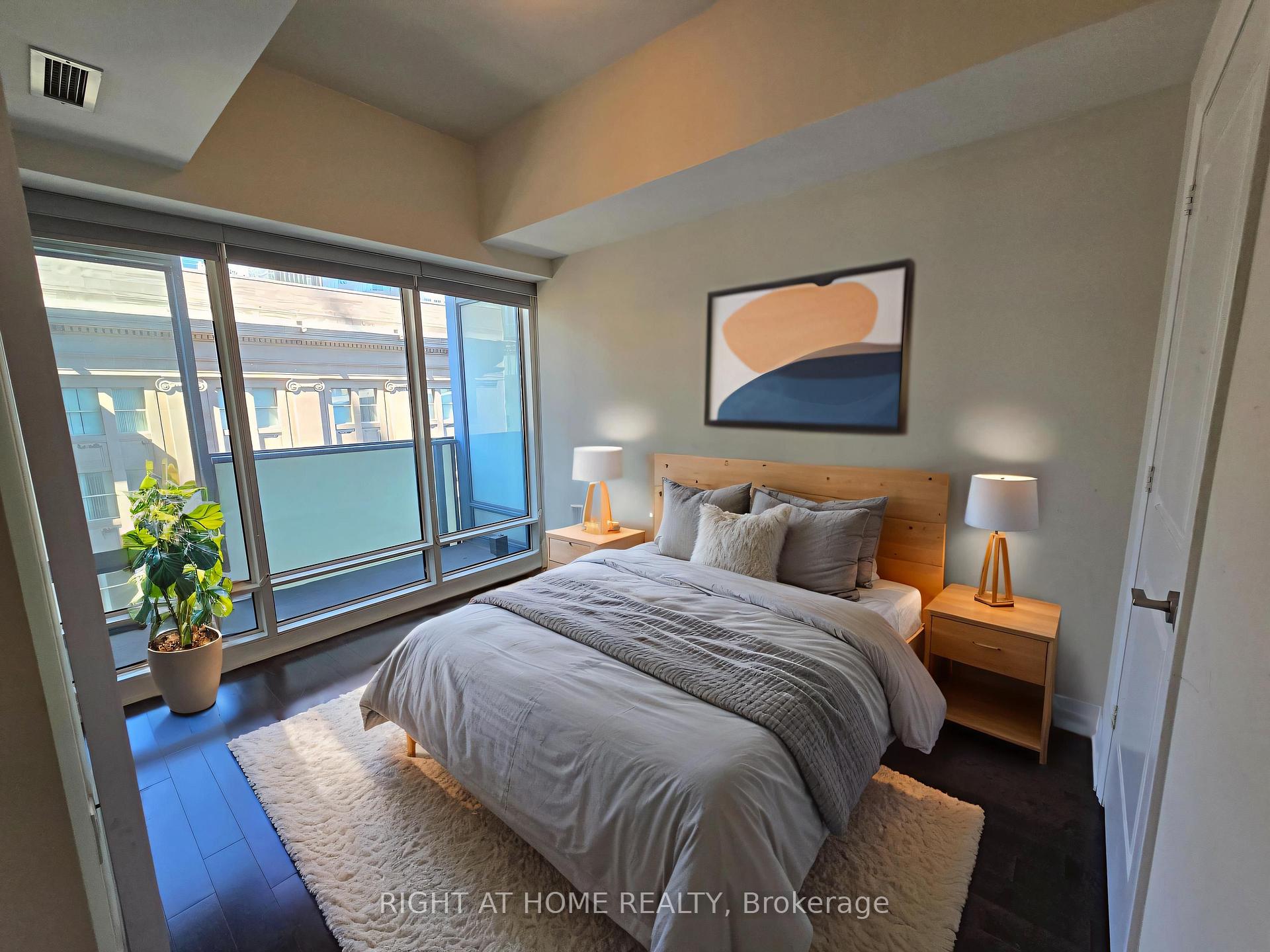 Photo 8 of Unit 705, 8 The Esplanade, Toronto, Waterfront Communities — HOMEH