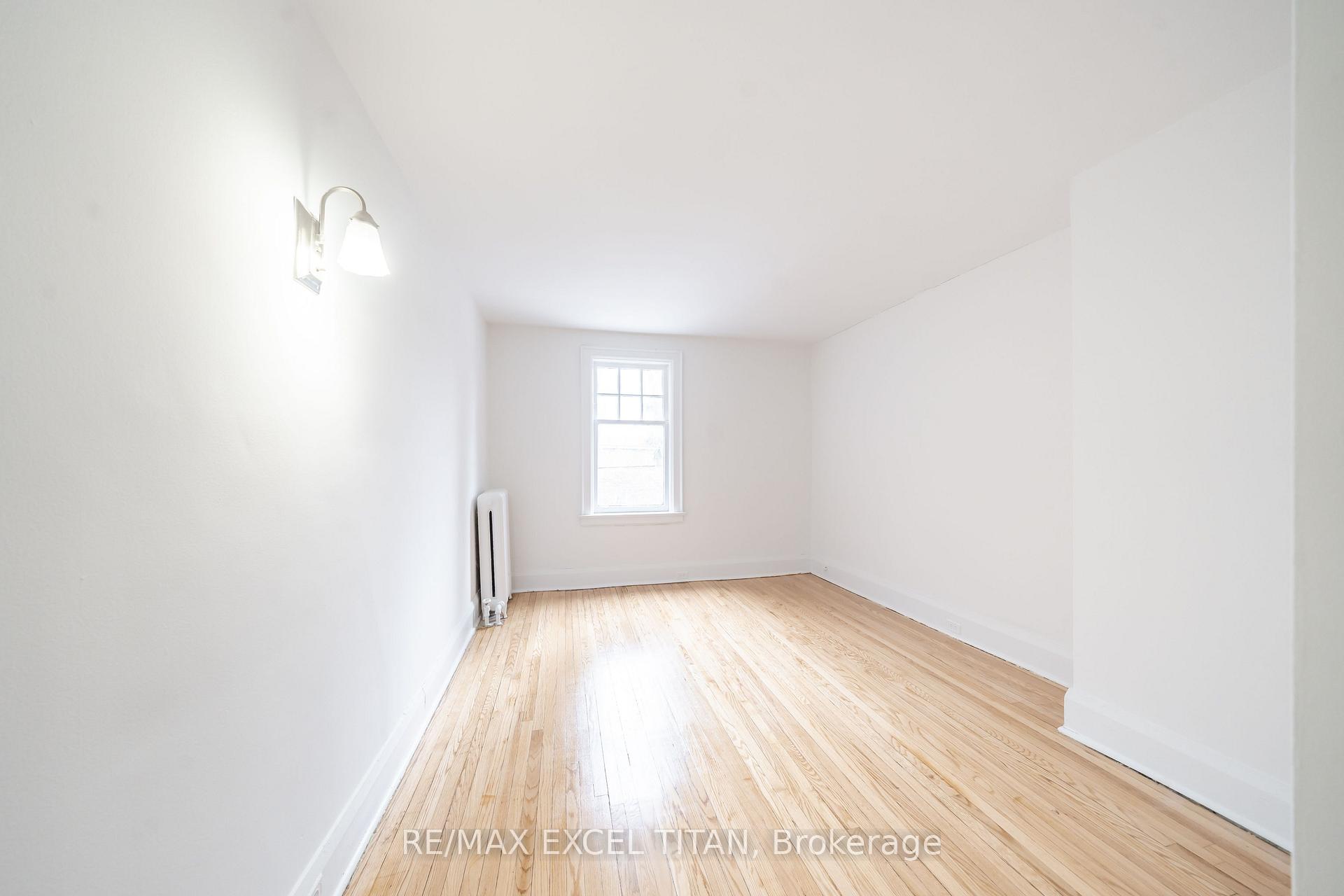 Photo 4 of Unit 75, 12 Kingston Road, Toronto, Woodbine Corridor — HOMEH