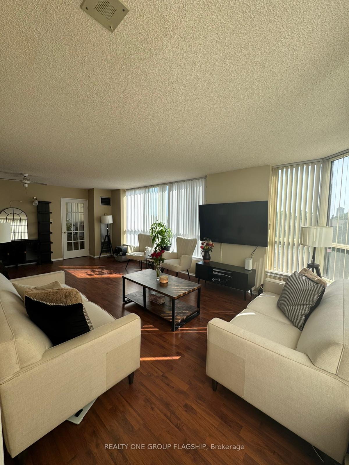 Photo 5 of Unit 604, 55 Elm Drive, Mississauga, City Centre — HOMEH