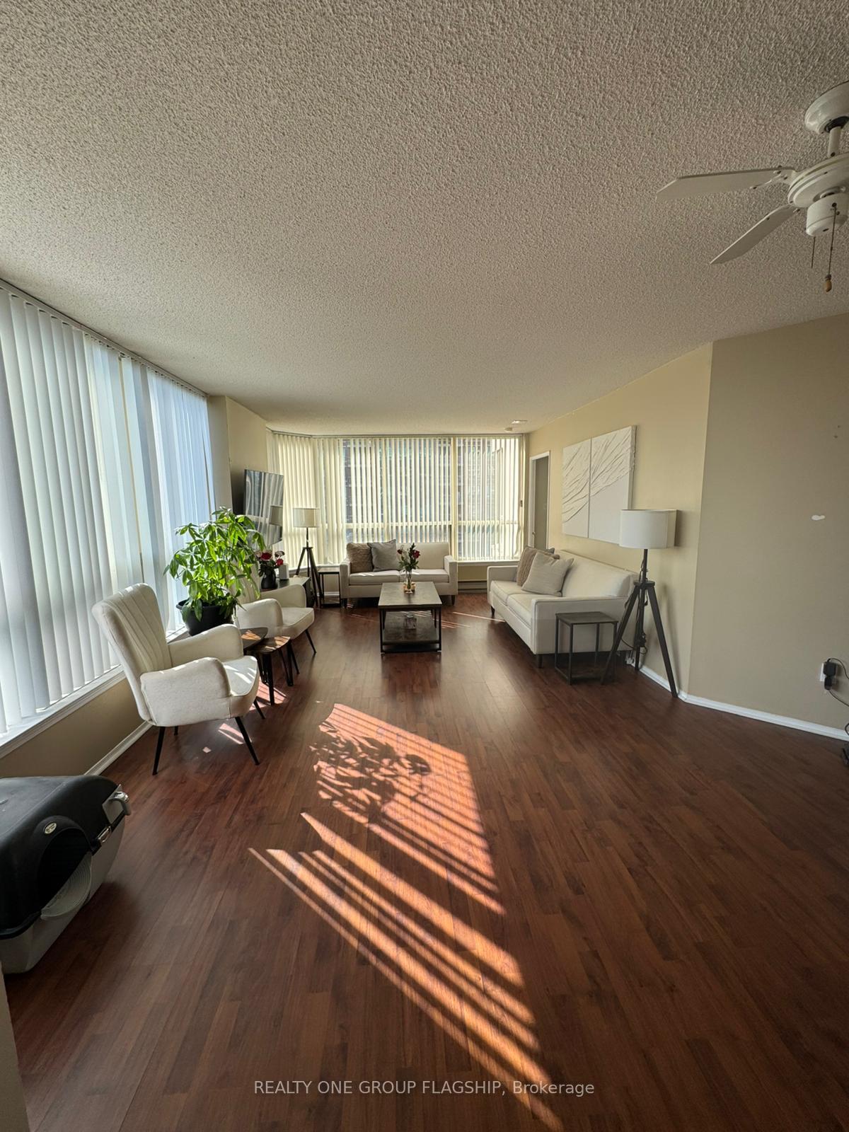 Photo 8 of Unit 604, 55 Elm Drive, Mississauga, City Centre — HOMEH