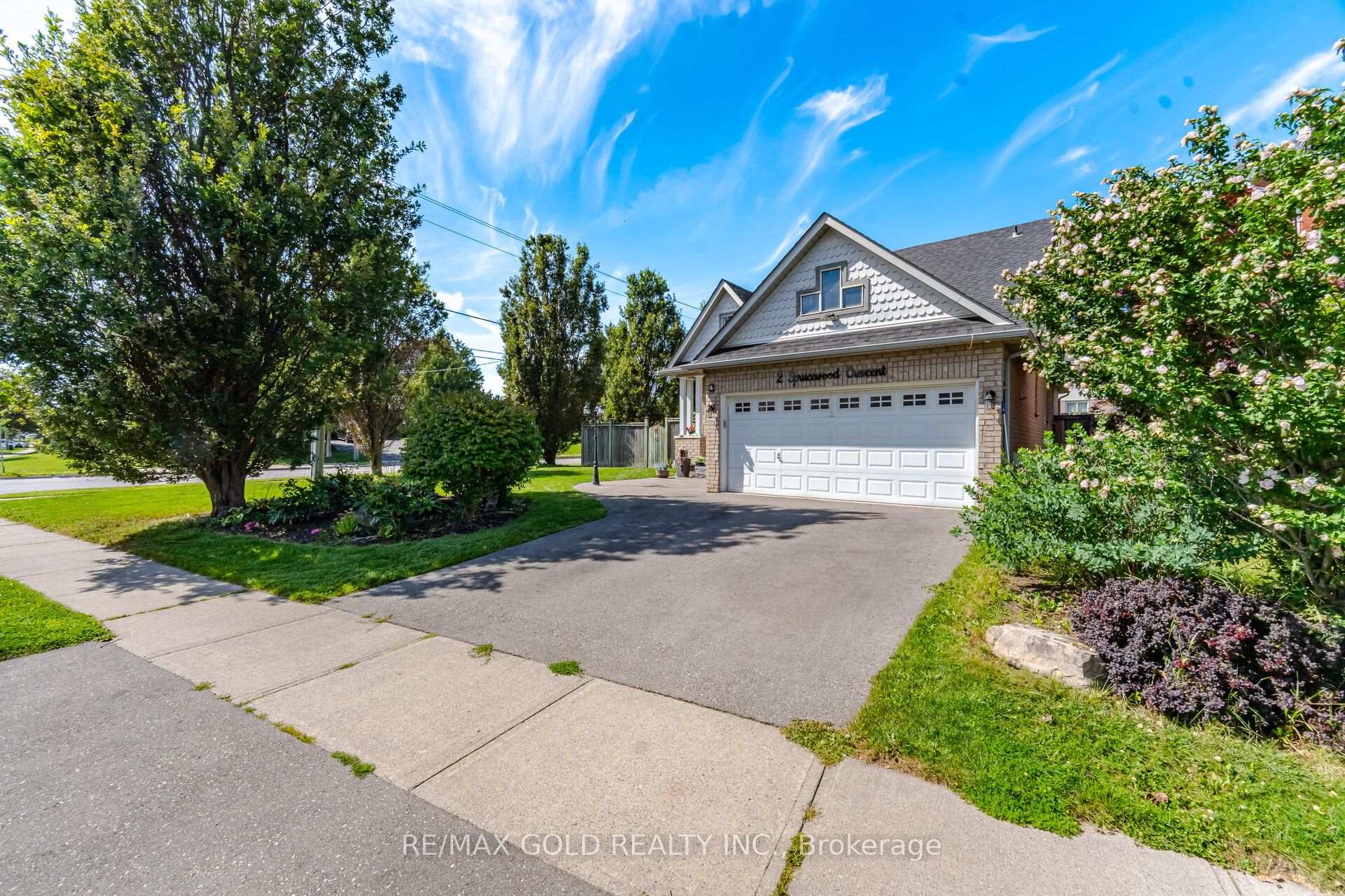 Photo 3 of 2 Sprucewood Crescent, Clarington, Rural Clarington — HOMEH