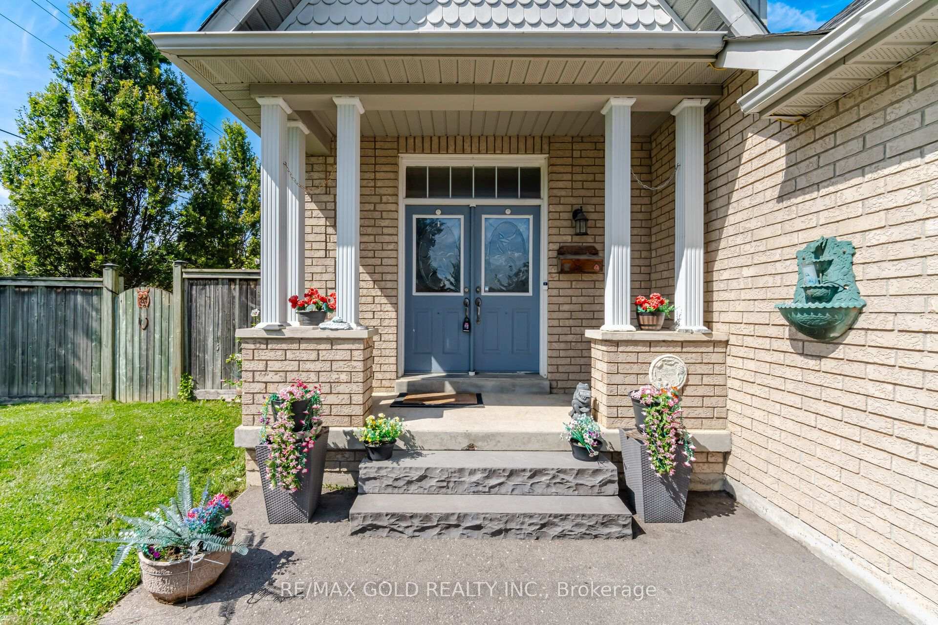 Photo 4 of 2 Sprucewood Crescent, Clarington, Rural Clarington — HOMEH