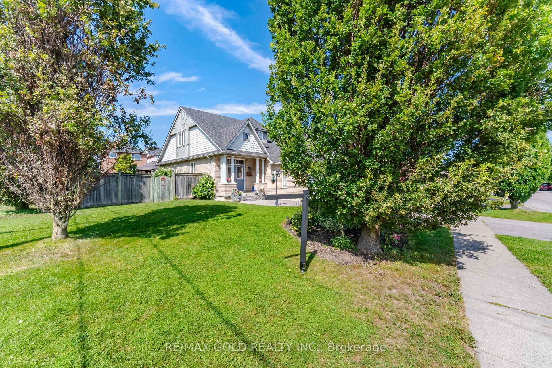 Photo 2 of 2 Sprucewood Crescent, Clarington, Rural Clarington — HOMEH